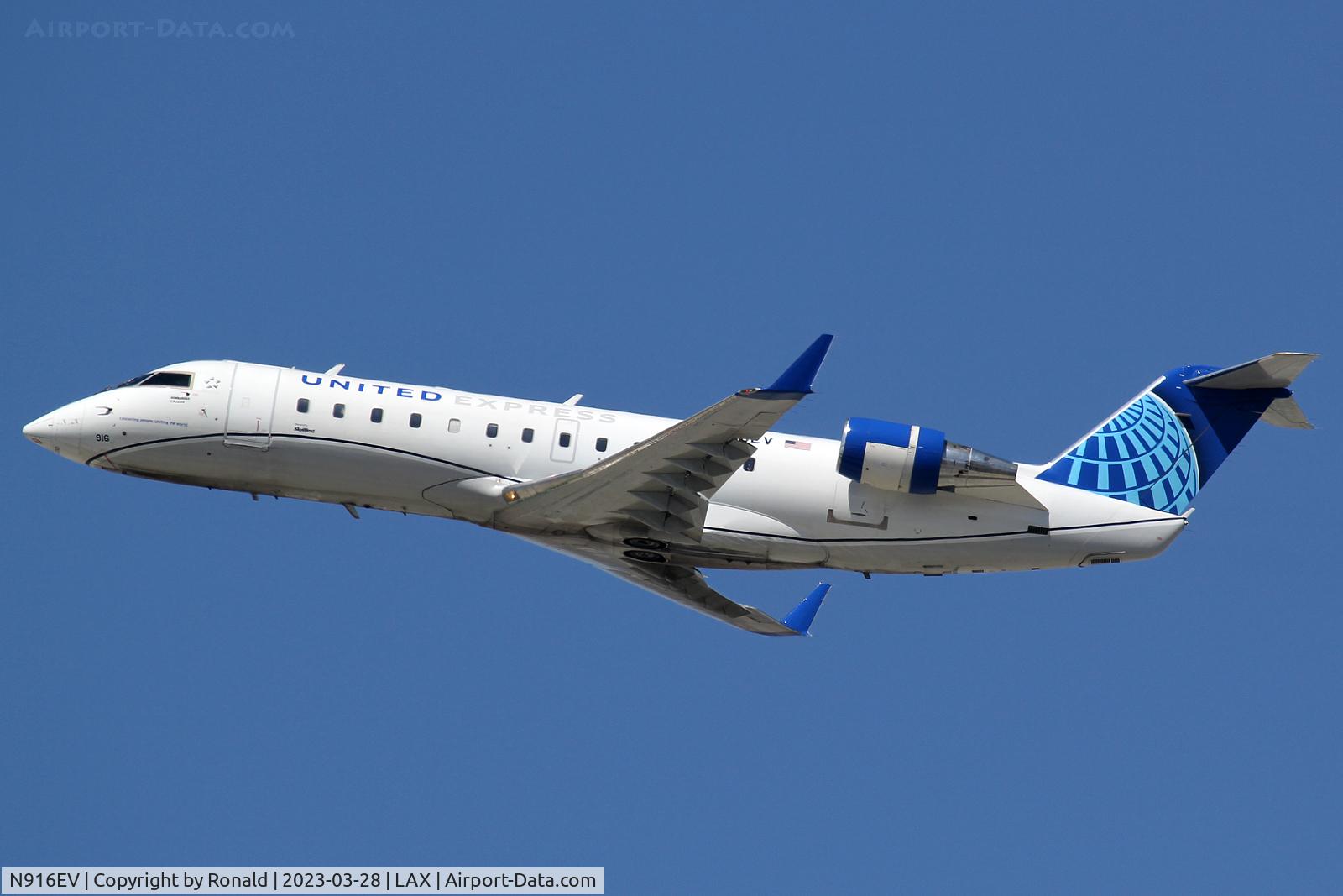 N916EV, 2003 Bombardier CRJ-200ER (CL-600-2B19) C/N 7757, at lax