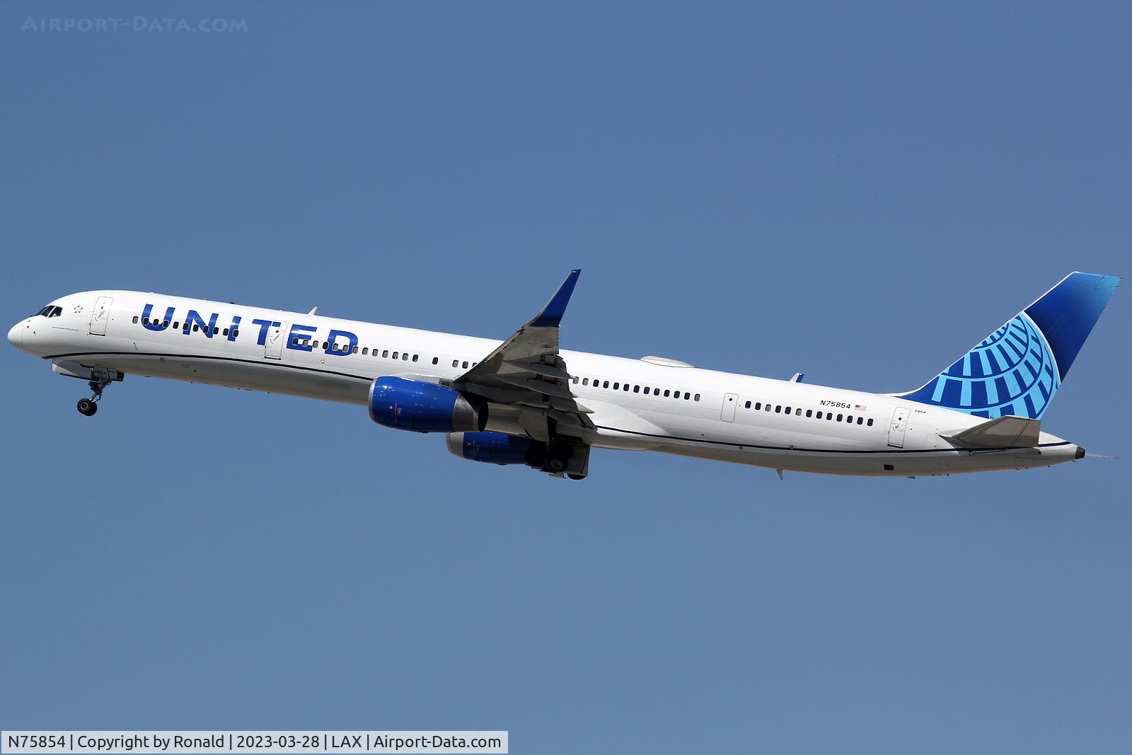 N75854, 2002 Boeing 757-324 C/N 32813, at lax