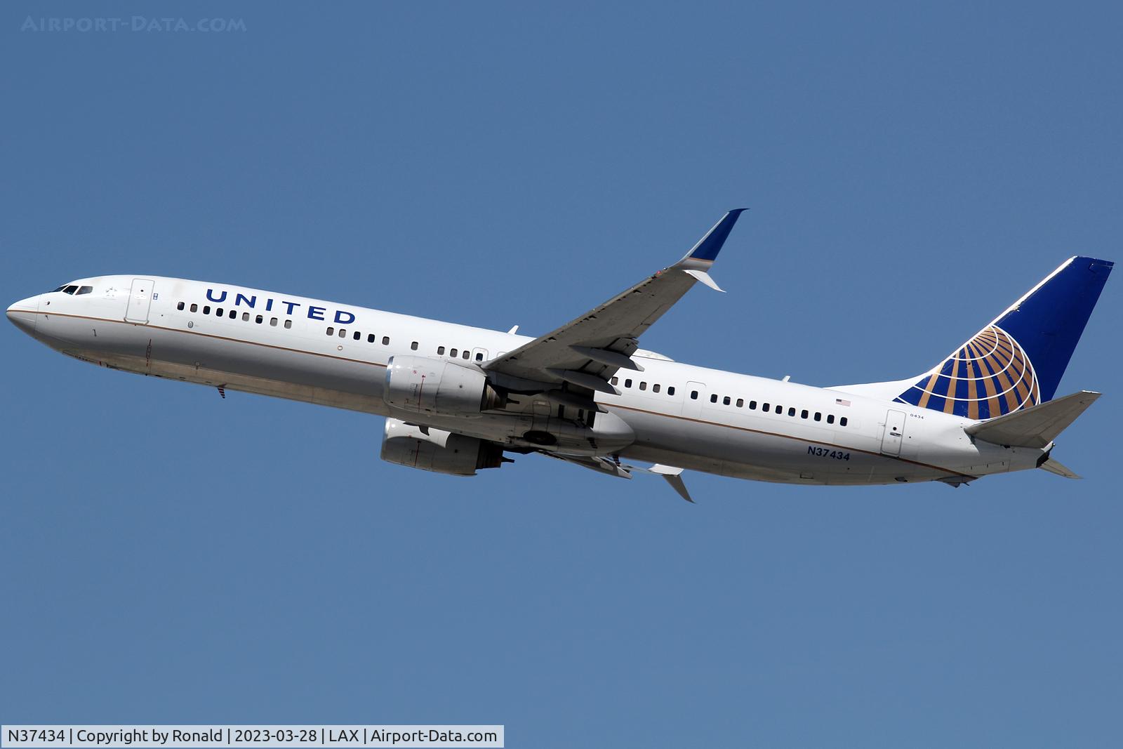 N37434, 2009 Boeing 737-924/ER C/N 33528, at lax