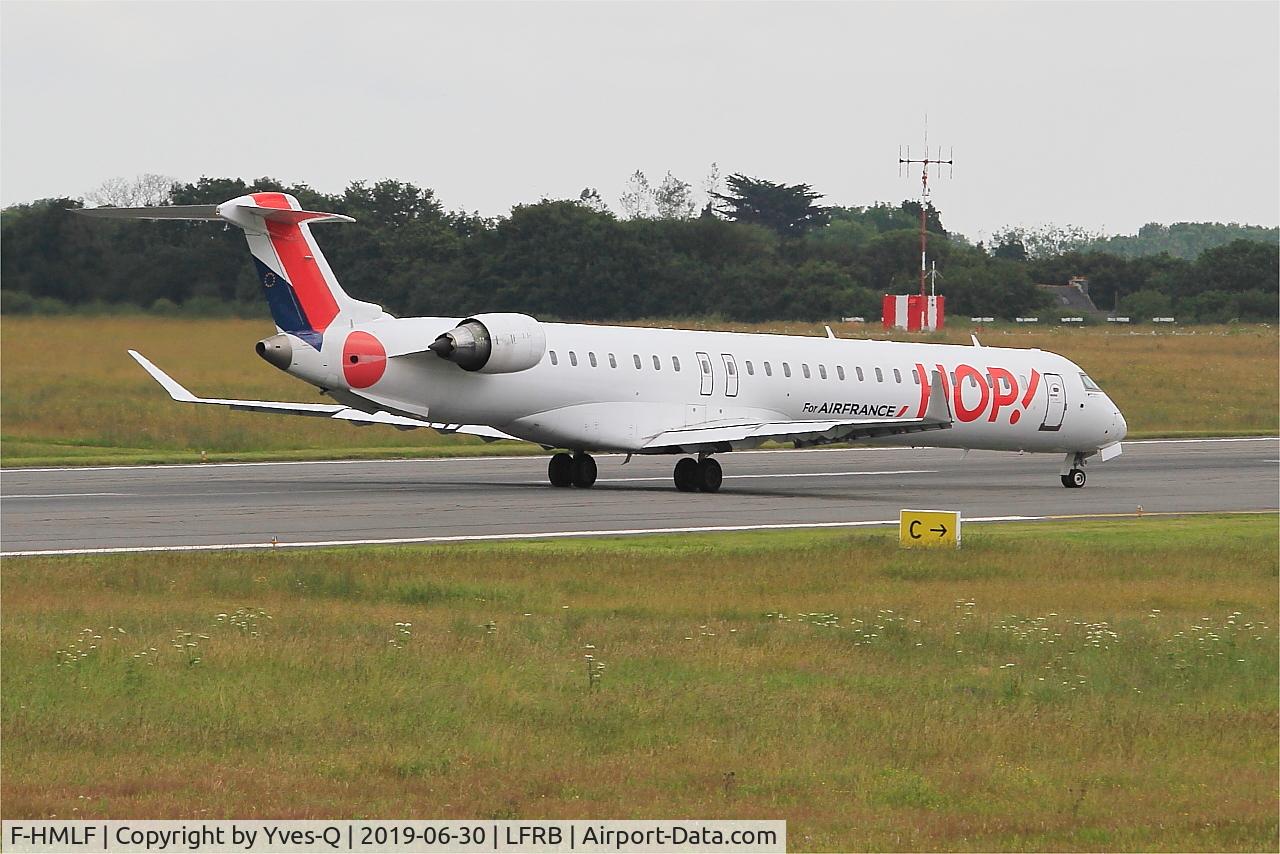 F-HMLF, 2010 Bombardier CRJ-1000EL NG (CL-600-2E25) C/N 19010, Bombardier CL-600-2E25, Take off run rwy 07R, Brest-Bretagne airport (LFRB-BES)