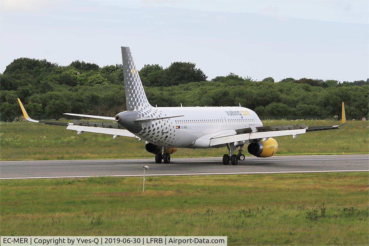 EC-MER, 2015 Airbus A320-232 C/N 6510, Airbus A320-232, Reverse thrust landing, Brest-Bretagne airport (LFRB-BES)