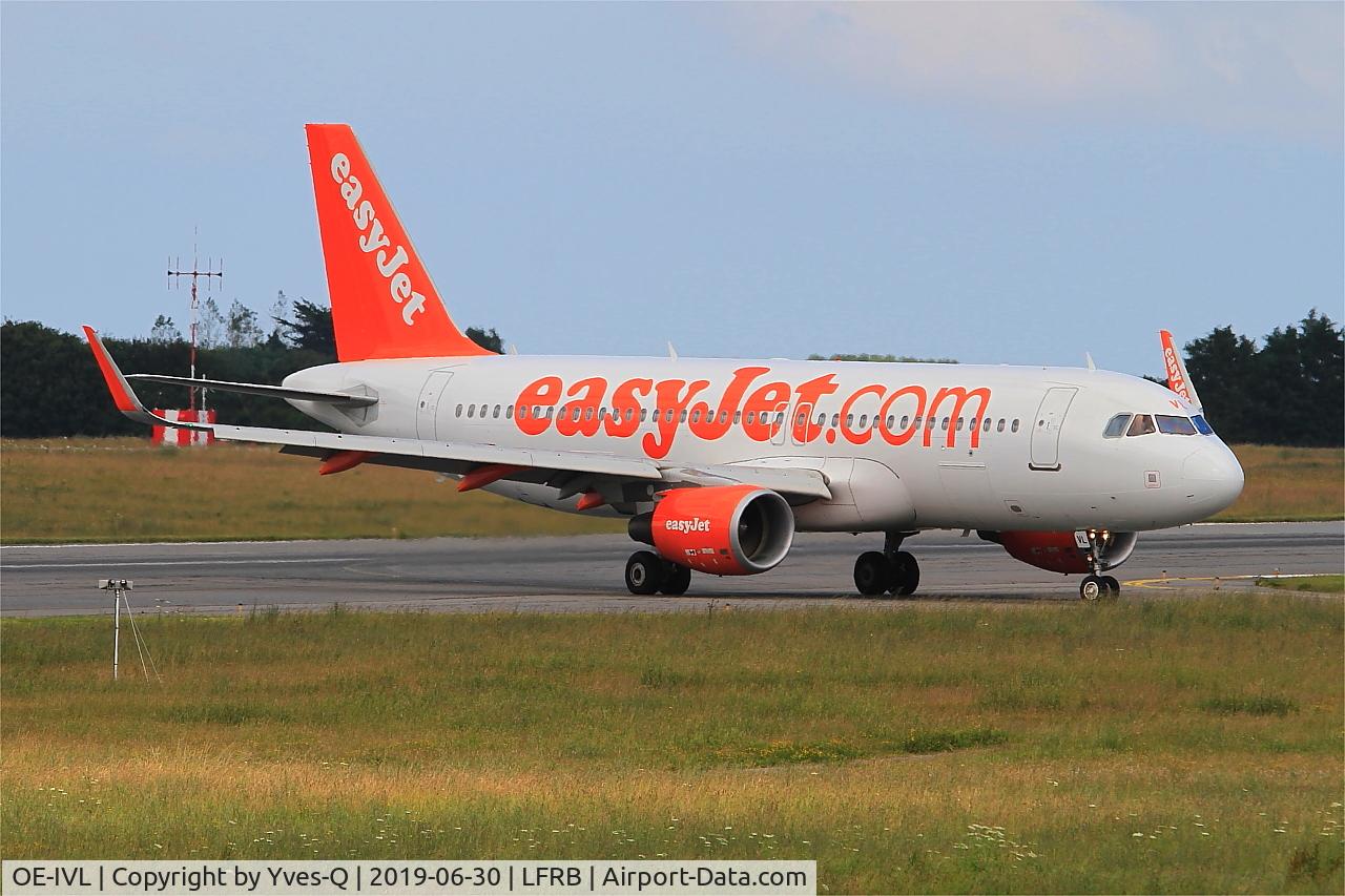 OE-IVL, 2014 Airbus A320-214 C/N 6188, Airbus A320-214, Exit Charlie, Brest-Bretagne airport (LFRB-BES)
