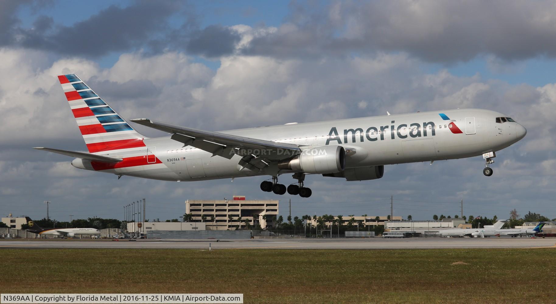 N369AA, 1992 Boeing 767-323 C/N 25196, AAL 763 zx CDG-MIA