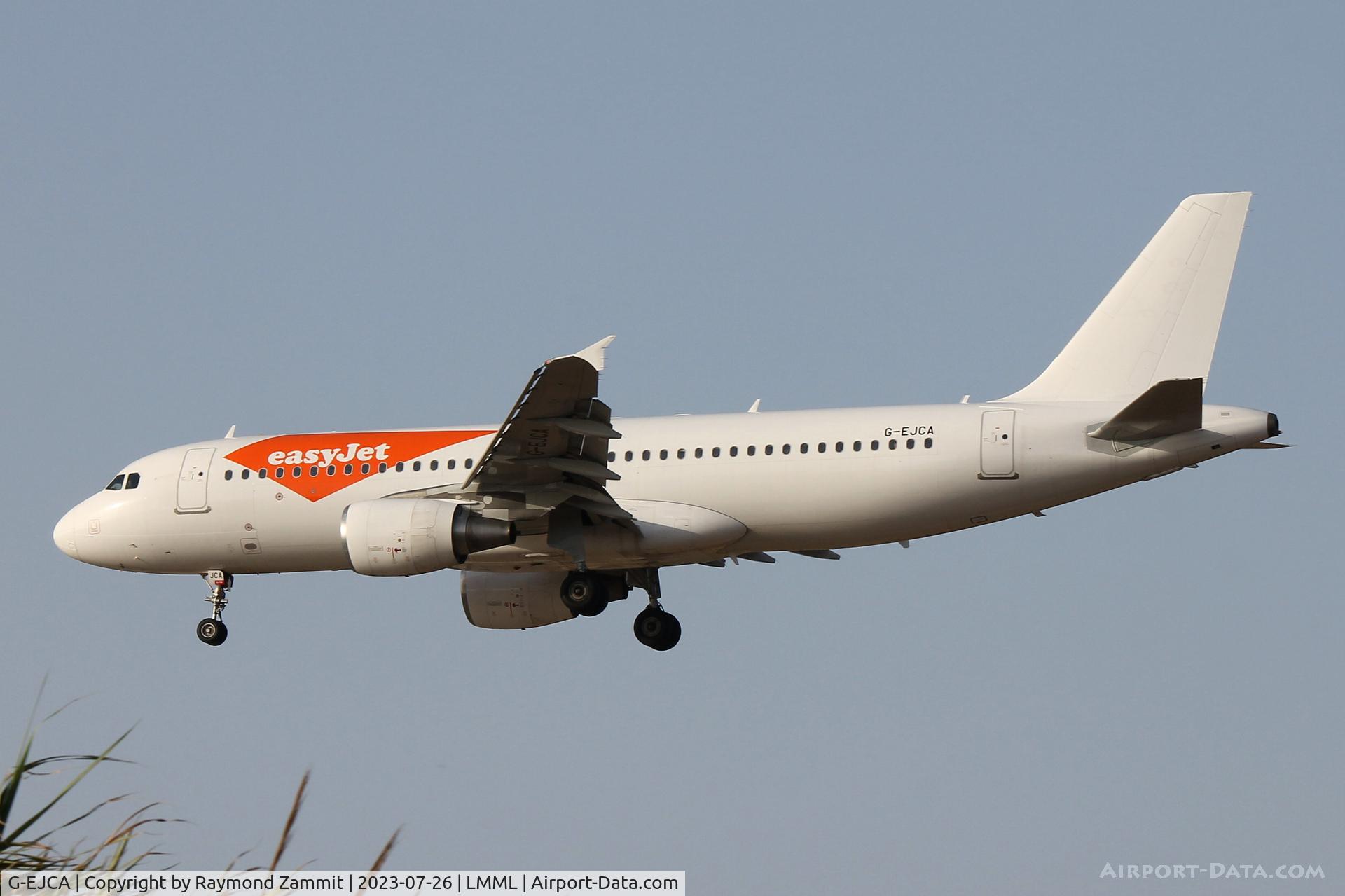 G-EJCA, 2013 Airbus A320-214 C/N 5874, A320 G-EJCA Easyjet