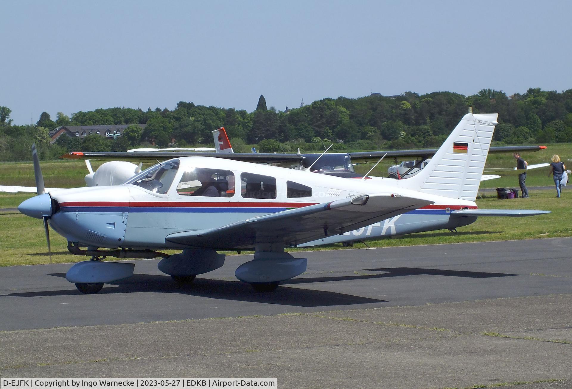 D-EJFK, Piper PA-28-181 Archer II C/N 28-90140, Piper PA-28-181 Archer II at Bonn-Hangelar airfield '2305