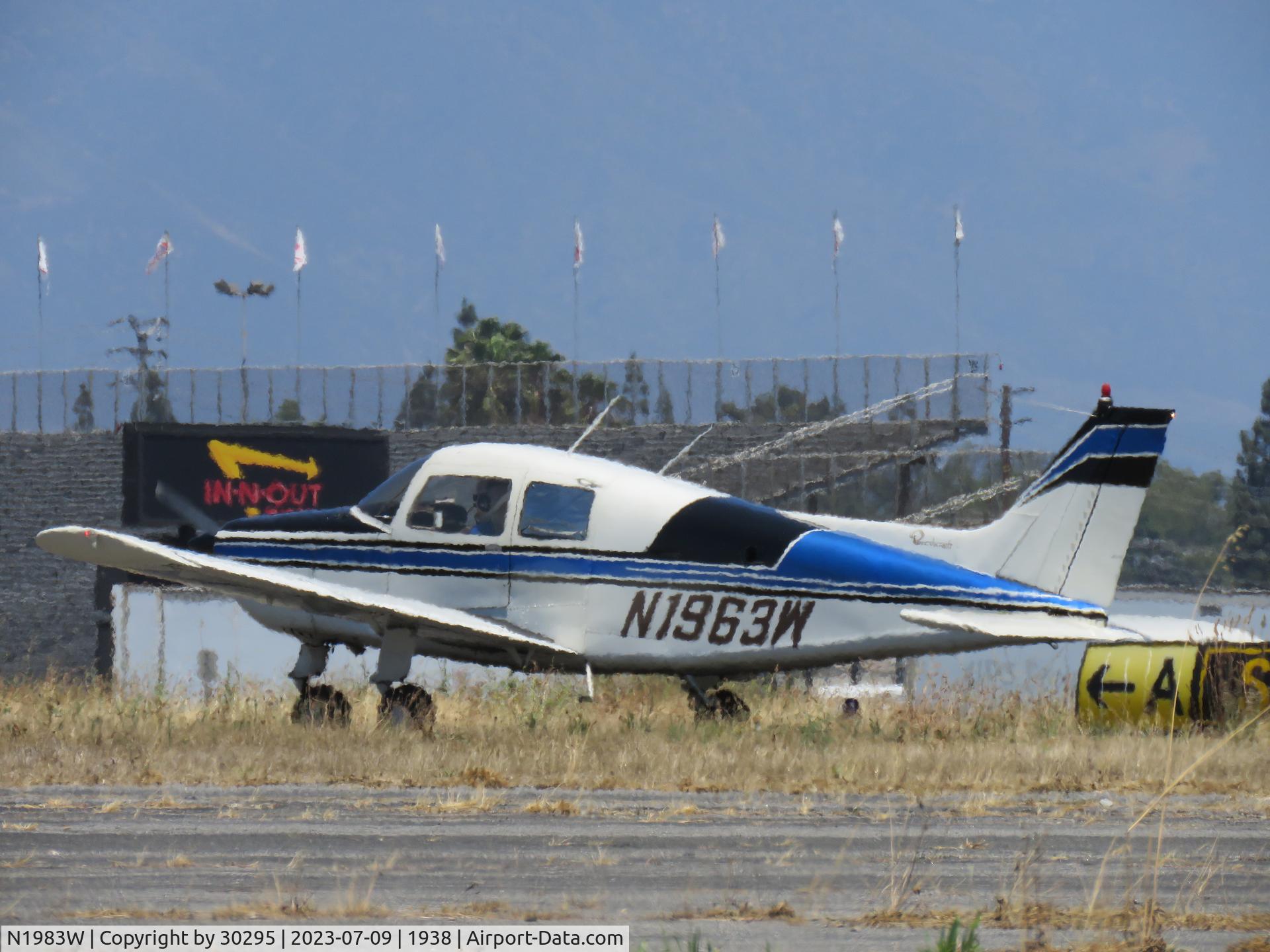 N1983W, 1988 Beech A36 Bonanza 36 C/N E-2423, Parked