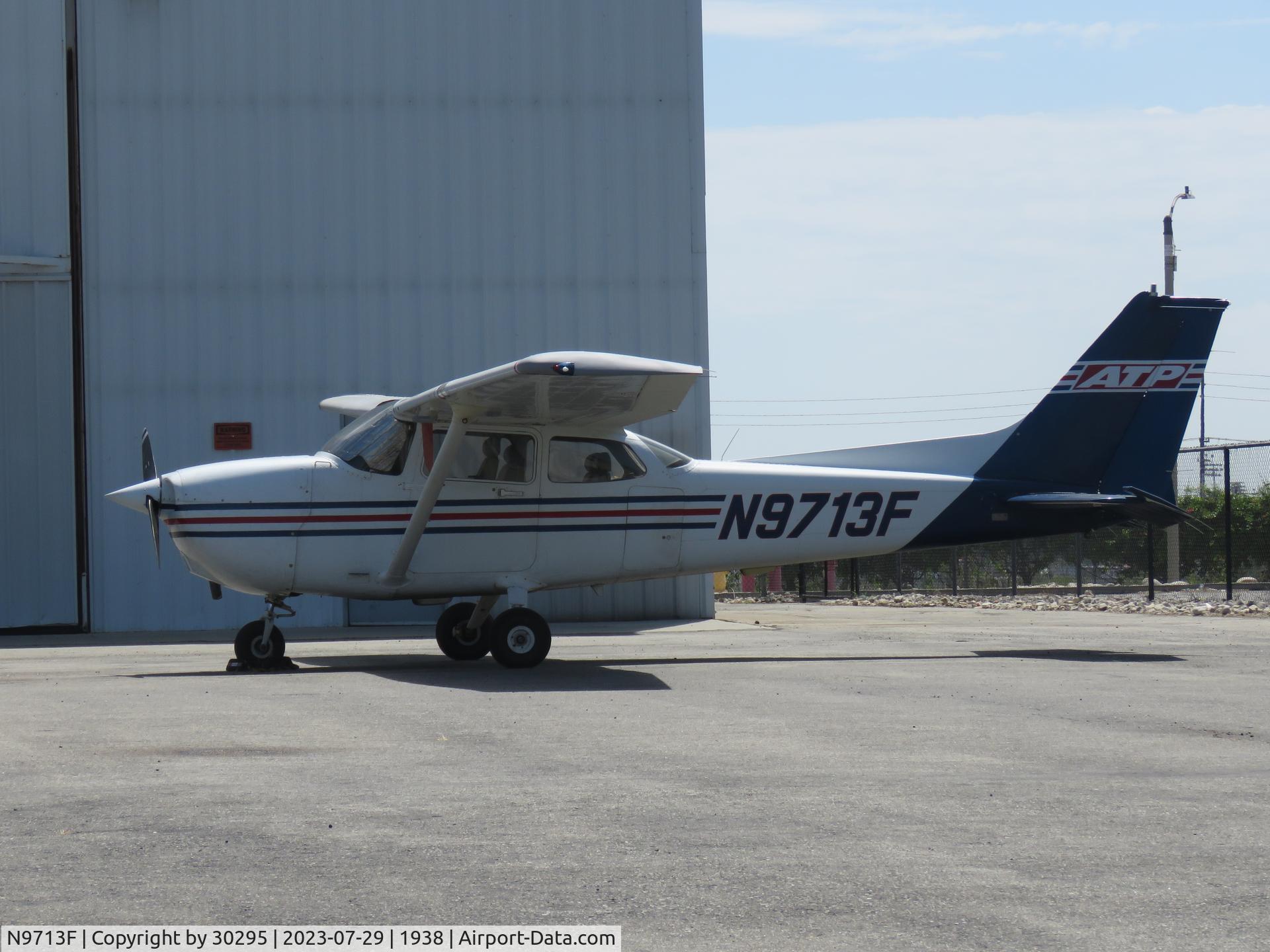 N9713F, 1997 Cessna 172R C/N 17280018, Parked