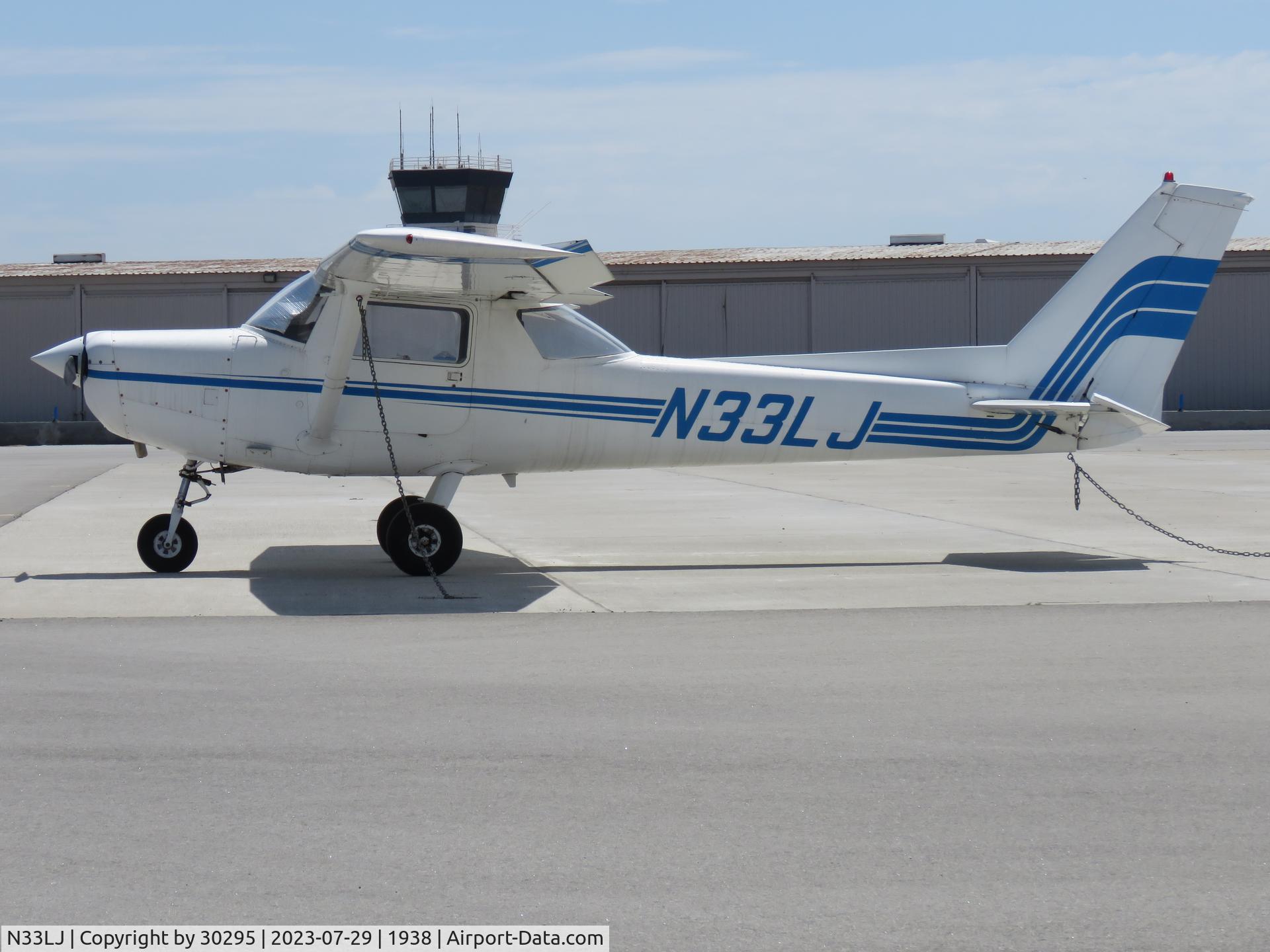 N33LJ, 1978 Cessna 152 C/N 15282023, Parked, different paint