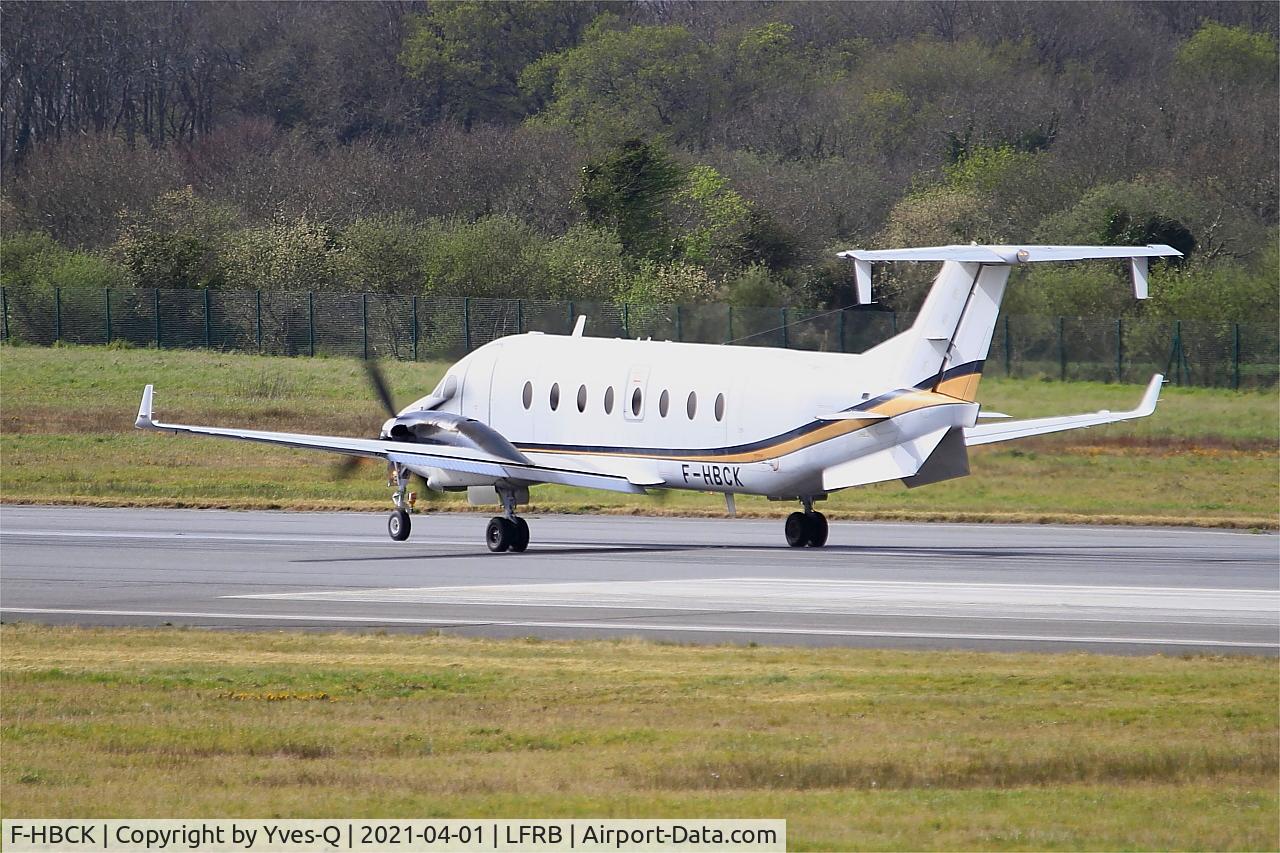 F-HBCK, 1999 Beech 1900D C/N UE-374, Beech 1900D, Taxiing rwy 07R, Brest-Bretagne Airport (LFRB-BES)