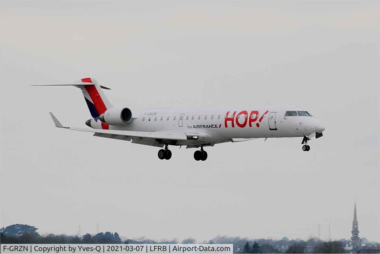 F-GRZN, 2007 Canadair CRJ-700 (CL-600-2C10) Regional Jet C/N 10264, Canadair Regional Jet CRJ-700, On final rwy 07R, Brest Bretagne Airport (LFRB-BES)