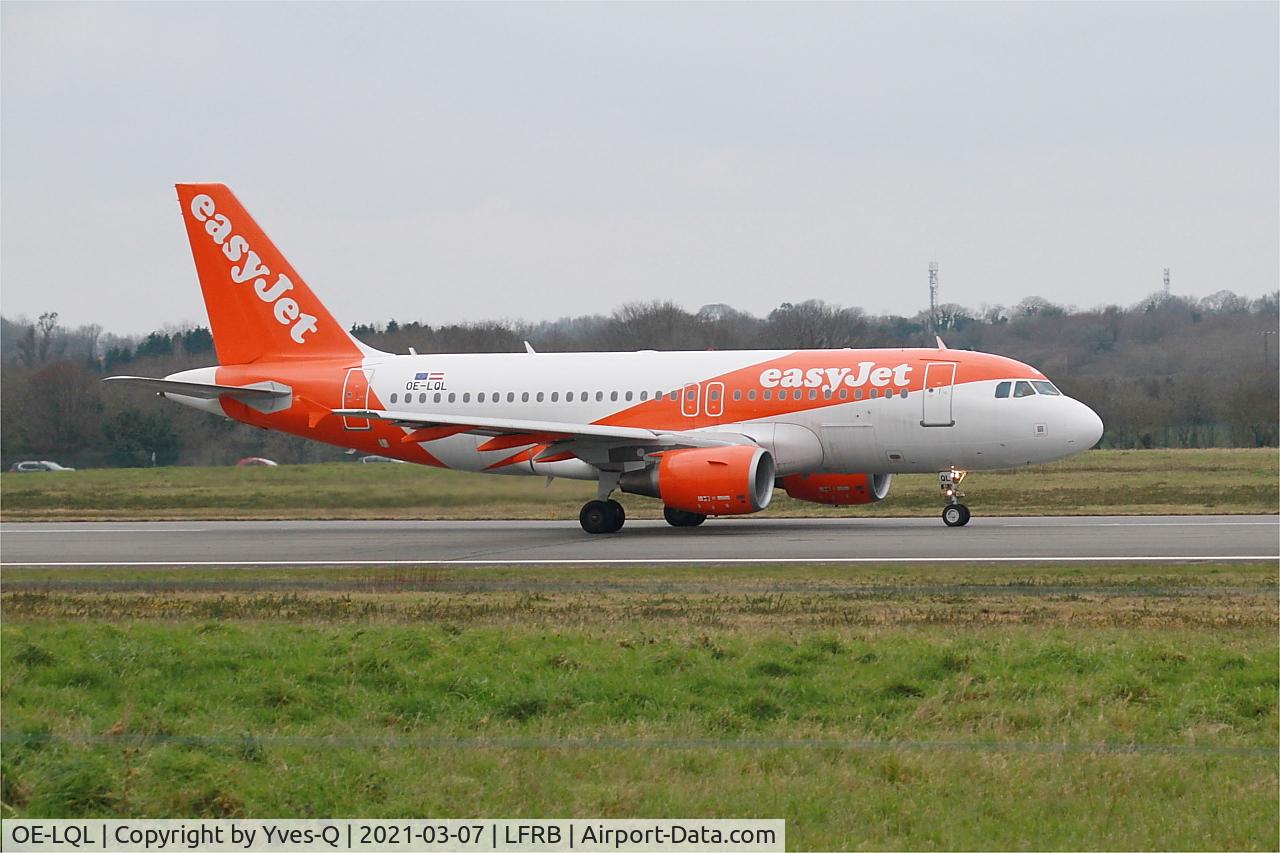 OE-LQL, 2009 Airbus A319-111 C/N 3774, Airbus A319-111, Take off run rwy 07R, Brest-Bretagne Airport (LFRB-BES)