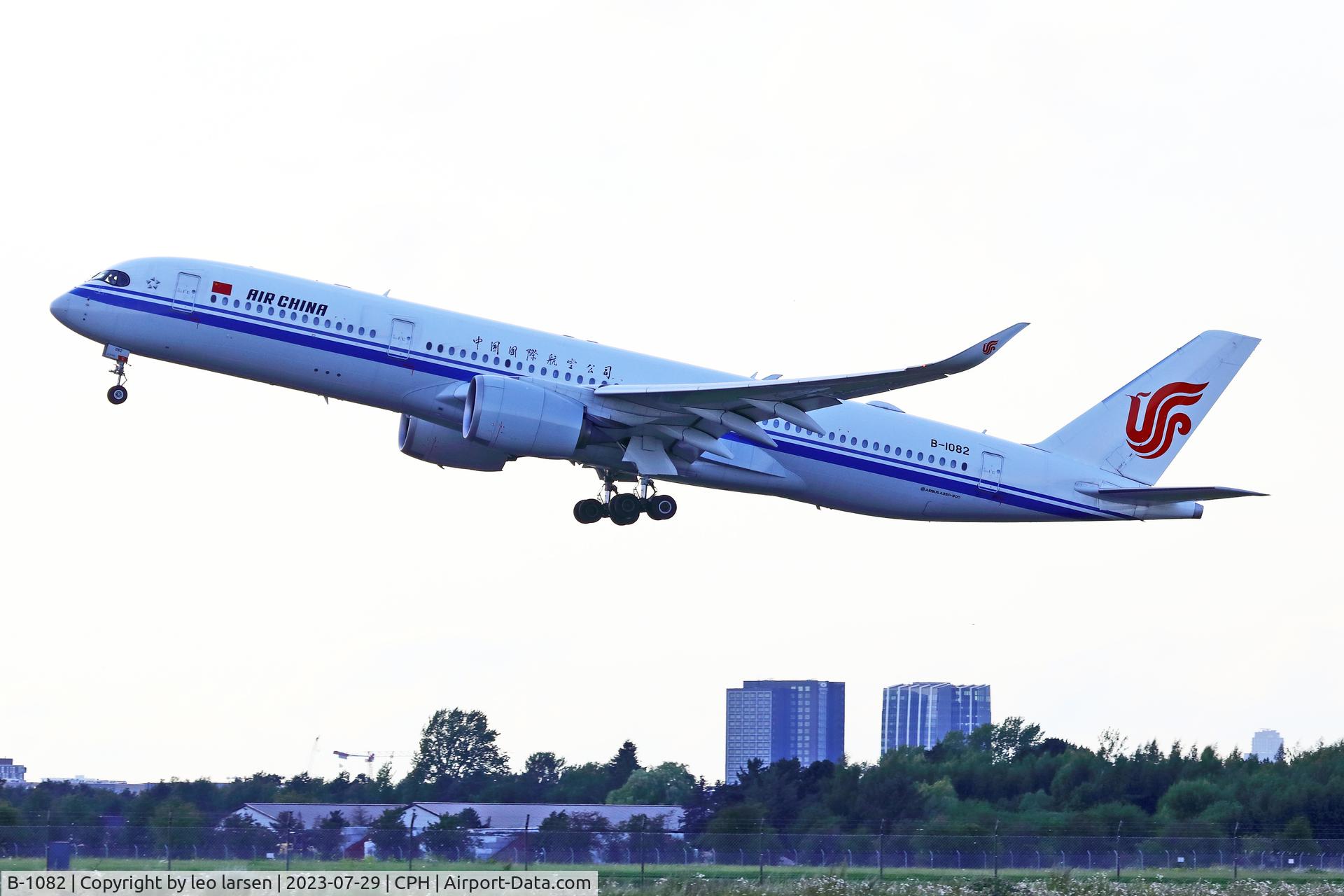 B-1082, 2018 Airbus A350-941 C/N 231, Copenhagen 29.7.2023
