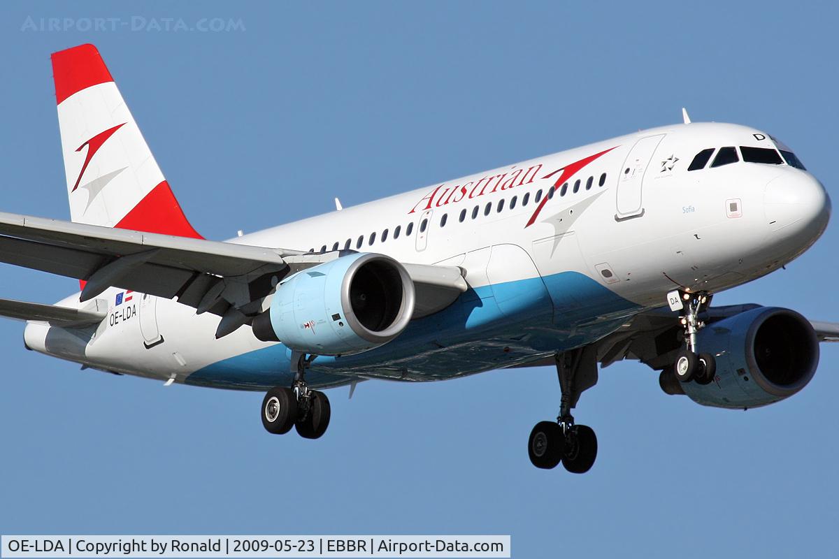 OE-LDA, 2004 Airbus A319-112 C/N 2131, at bru