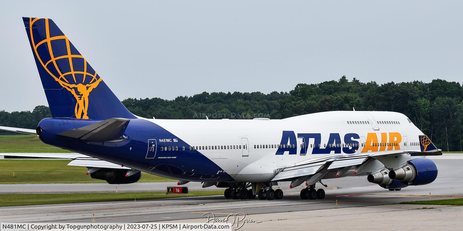 N481MC, 2001 Boeing 747-443 C/N 32339, GIANT8324 Heavy holding short awaiting IFR release