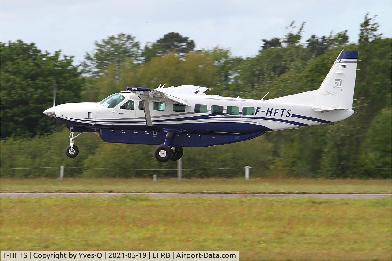 F-HFTS, 2016 Cessna 208B Grand Caravan C/N 208B5265, Textron Aviation Inc. Grand Caravan 208B, Landing rwy 25L, Brest-Bretagne airport (LFRB-BES)