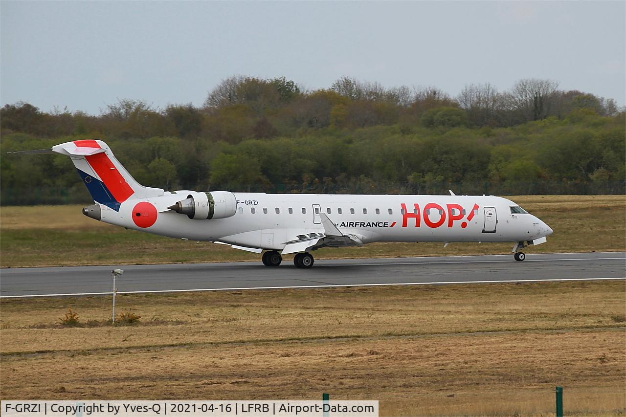 F-GRZI, Canadair CRJ-702 (CL-600-2C10) Regional Jet C/N 10093, Canadair Regional Jet CRJ-702, Landing rwy 07R, Brest-Bretagne Airport (LFRB-BES)