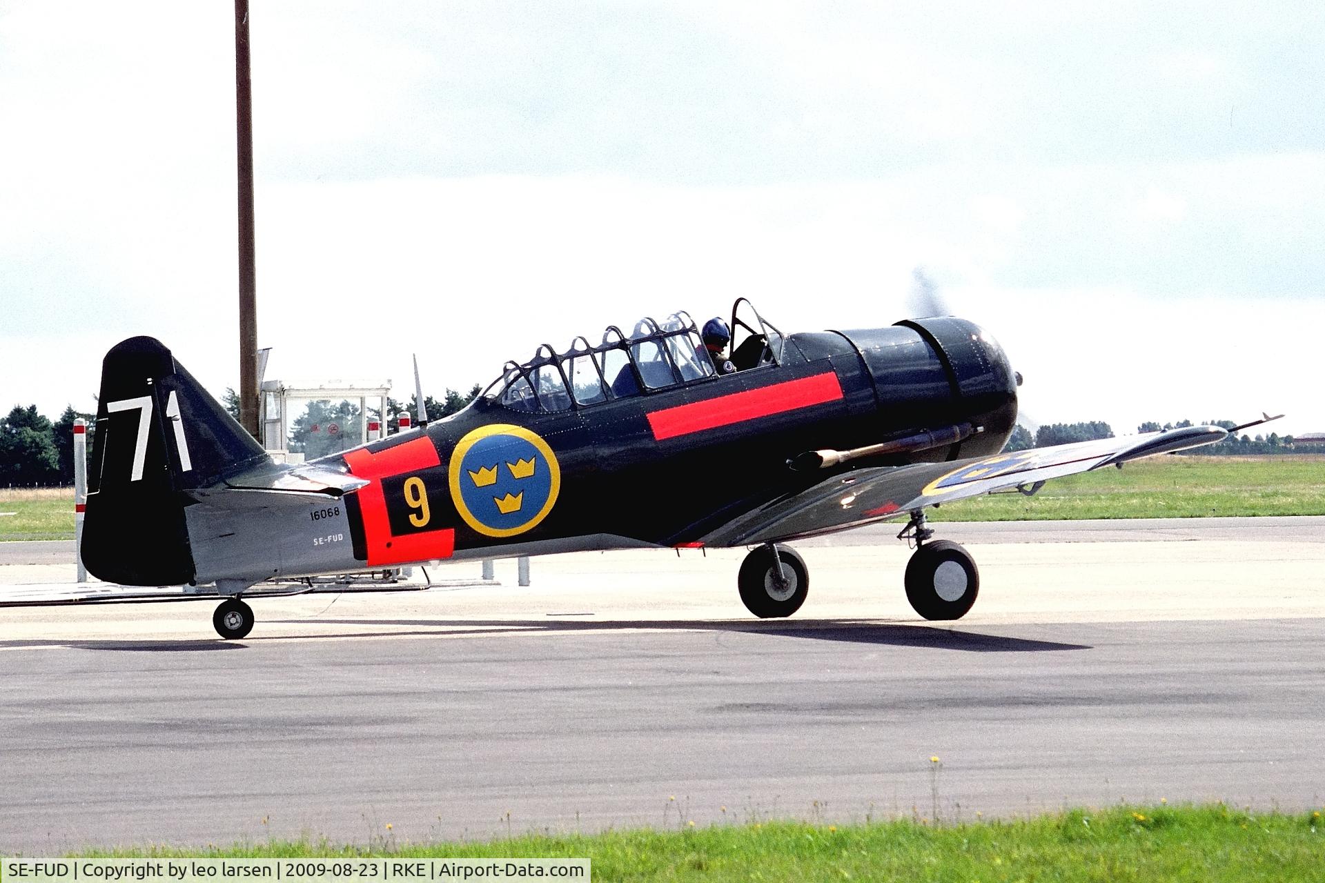 SE-FUD, 1942 Noorduyn AT-16 Harvard IIB C/N 14-486, Roskilde Air Show 23.8.2009