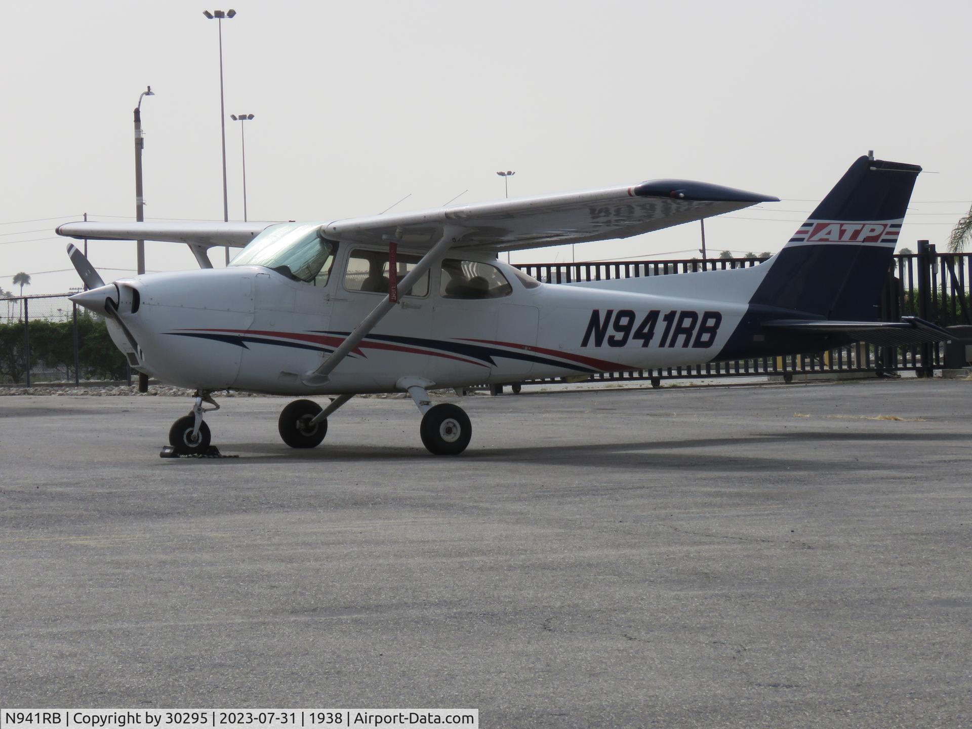 N941RB, 2003 Cessna 172S Skyhawk SP C/N 172S-9443, Parked