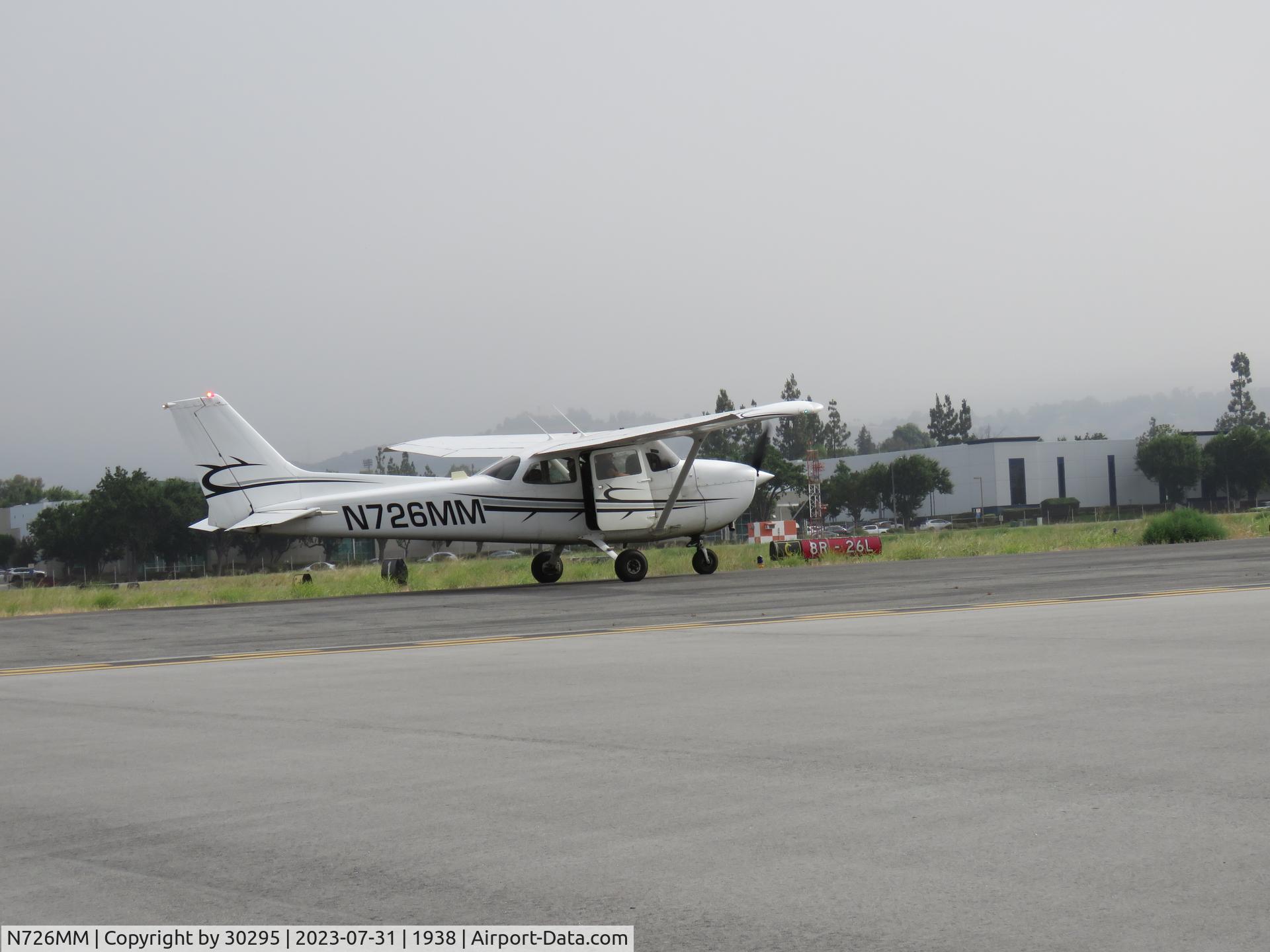 N726MM, 1979 Cessna 172N Skyhawk C/N 172-72970, Taxiing