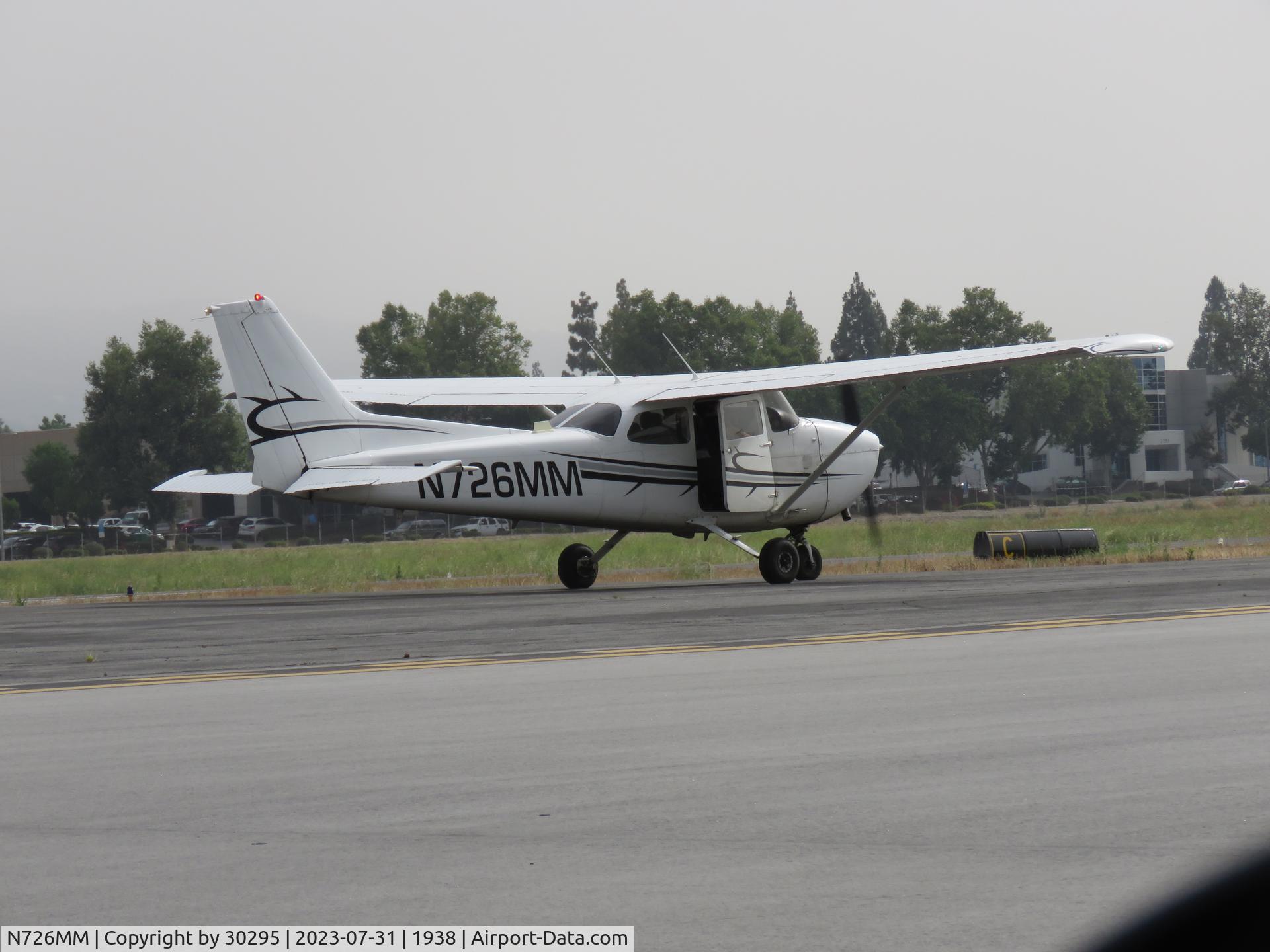 N726MM, 1979 Cessna 172N Skyhawk C/N 172-72970, Enroute runway