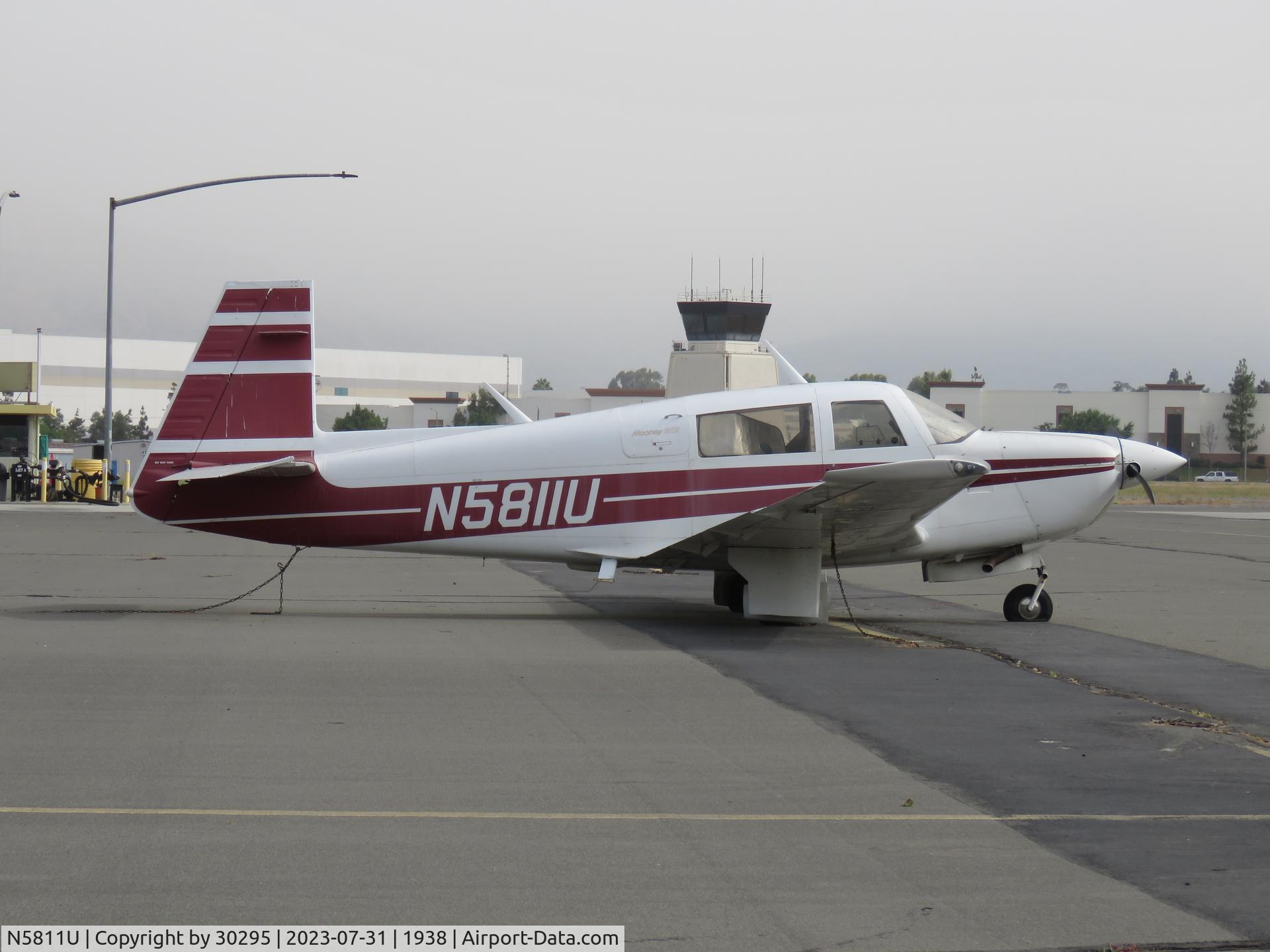 N5811U, 1992 Mooney M20J 201 C/N 24-1642, Parked