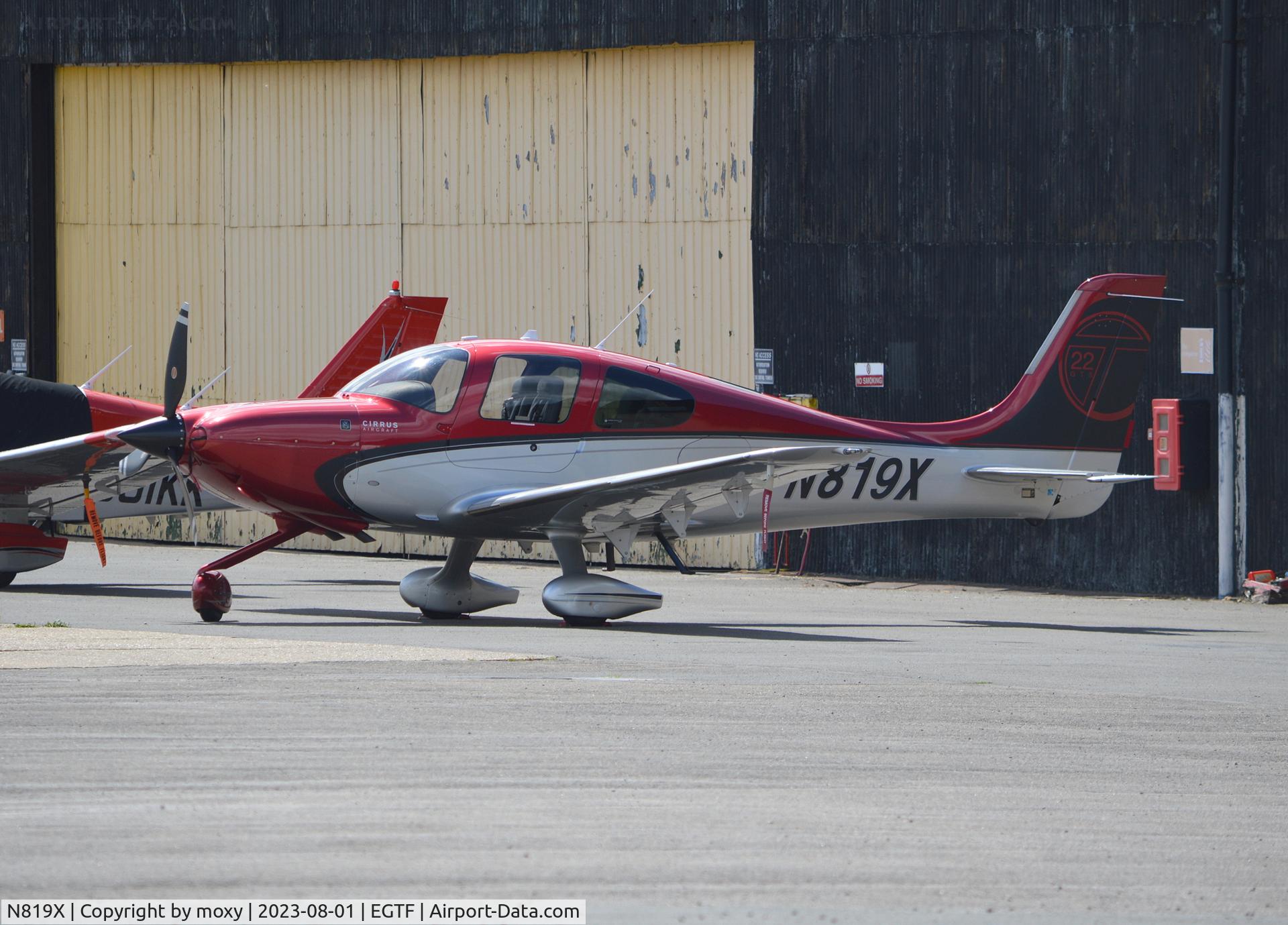 N819X, 2012 Cirrus SR22T G2 Turbo C/N 0433, Cirrus SR22T G2 Turbo at Fairoaks.