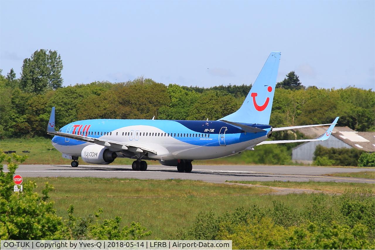 OO-TUK, 2011 Boeing 737-86J C/N 36119, Boeing 737-86J, Lining up rwy 25L, Brest-Bretagne airport (LFRB-BES)