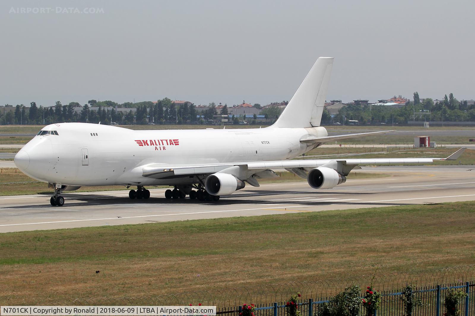 N701CK, 2000 Boeing 747-4B5F C/N 26416, at ist