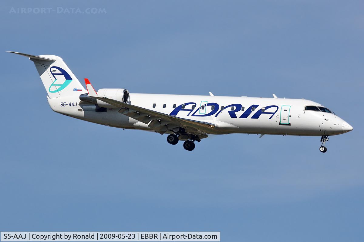 S5-AAJ, 2004 Bombardier CRJ-200ER (CL-600-2B19) C/N 8010, at bru