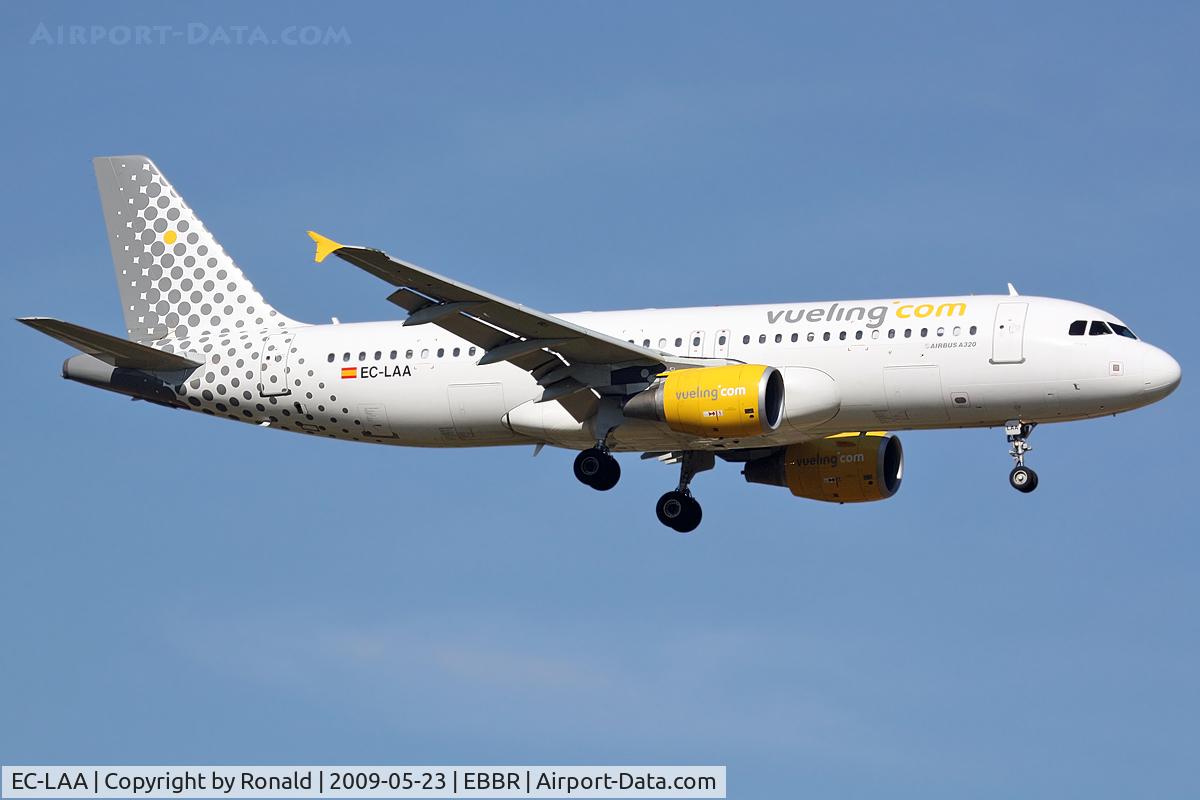 EC-LAA, 2006 Airbus A320-214 C/N 2678, at bru