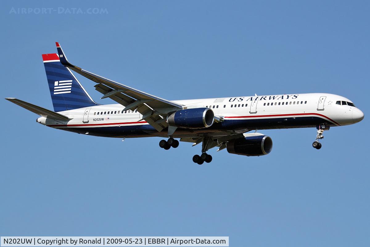 N202UW, 1995 Boeing 757-2B7 C/N 27811, at bru