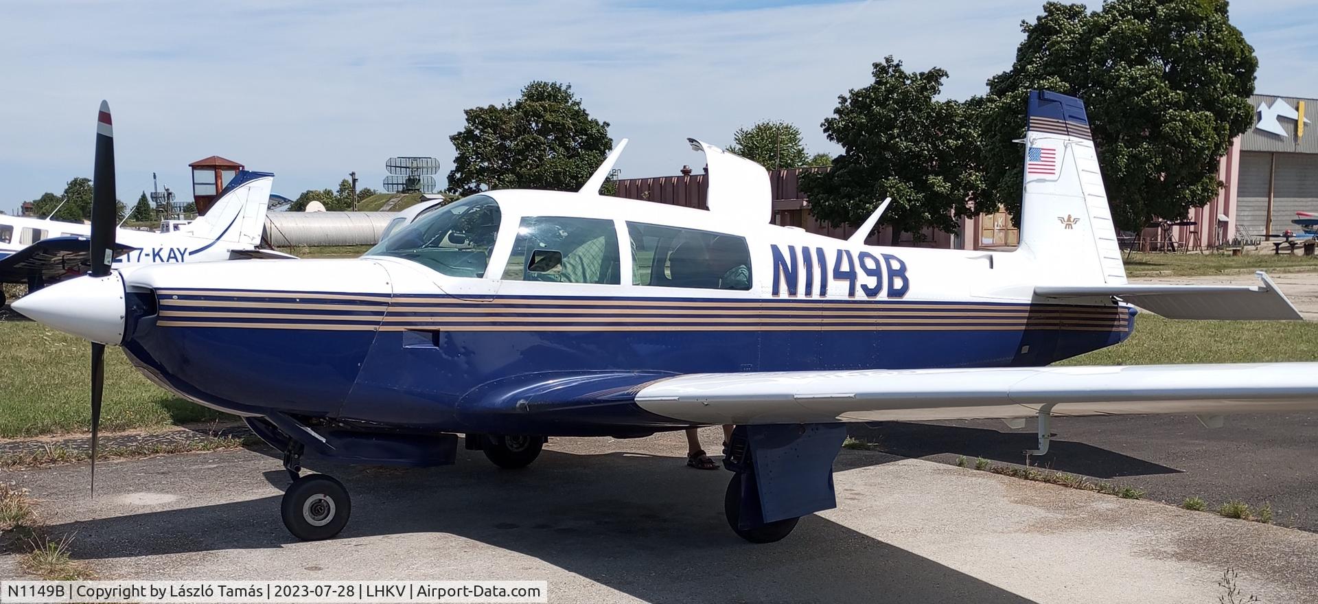 N1149B, 1981 Mooney M20K C/N 25-0603, N1149B Mooney M20 at Kaposújlak airport (LHKV)