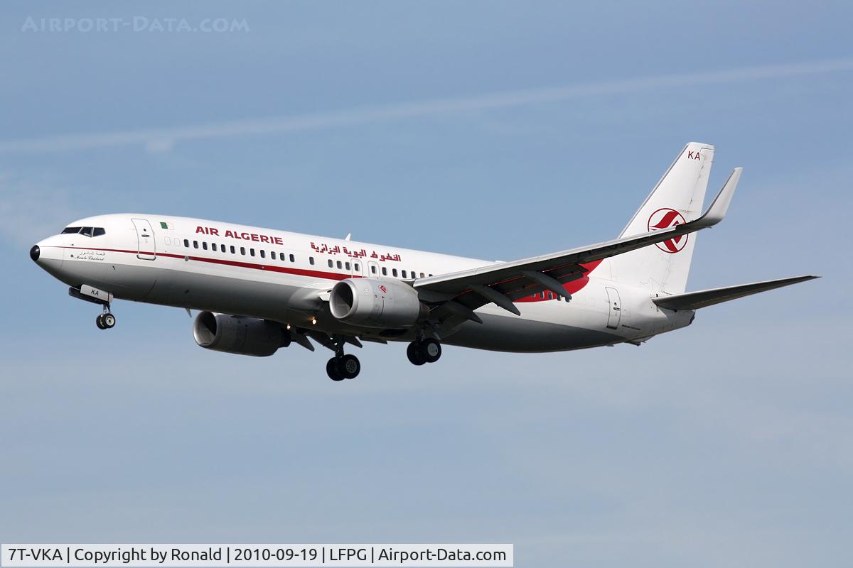 7T-VKA, 2005 Boeing 737-8D6 C/N 34164, at cdg