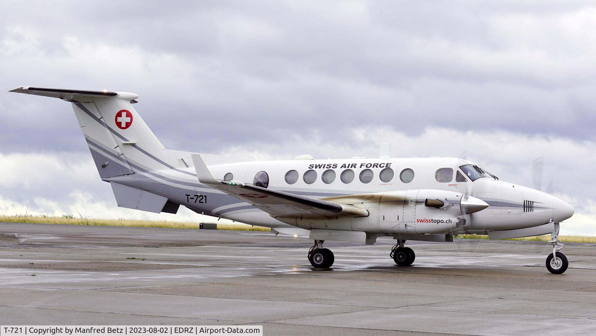 T-721, 1993 Beech Super King Air 350 C/N FN-1, visitor