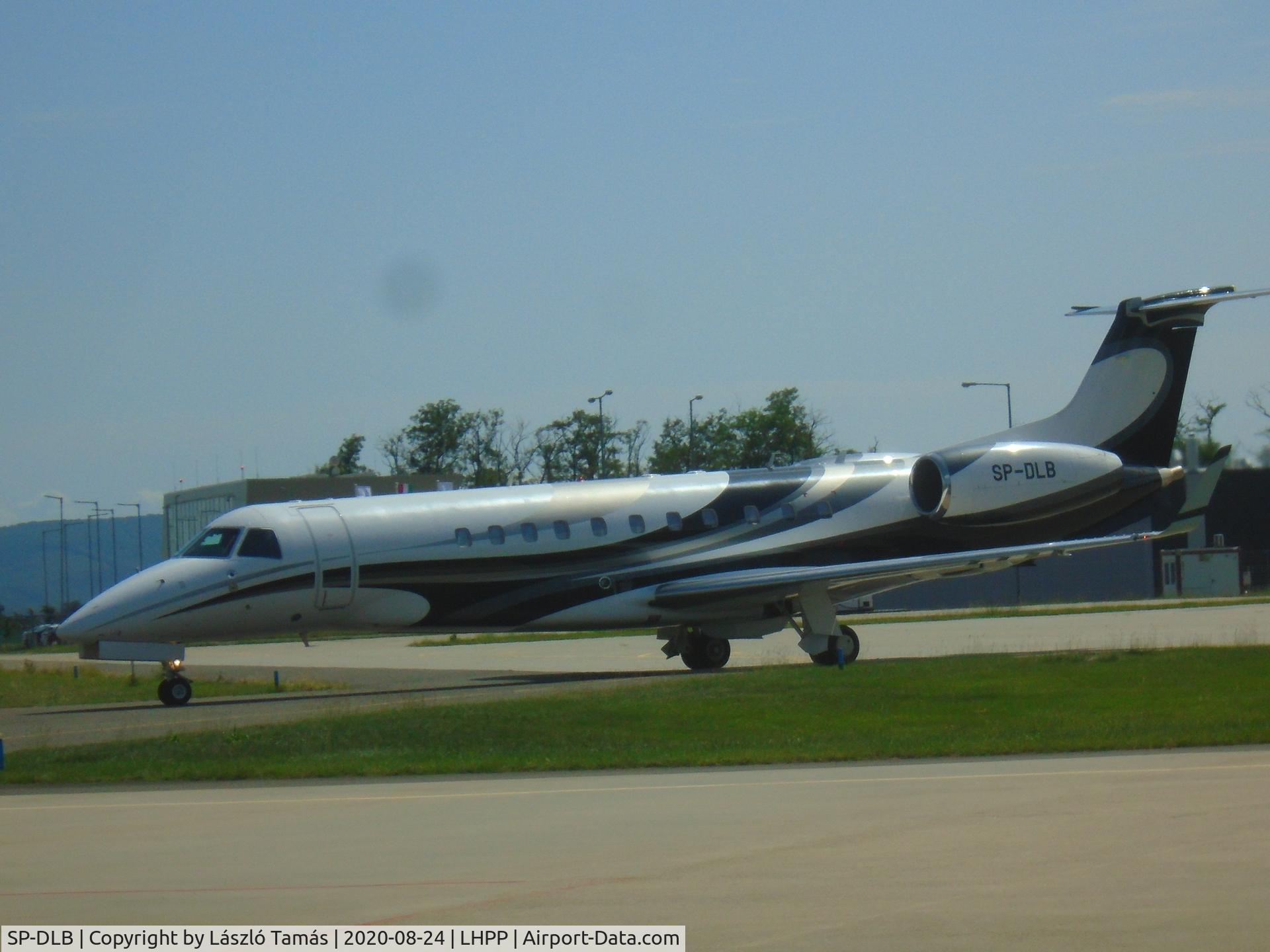 SP-DLB, 2009 Embraer EMB-135BJ Legacy C/N 14501100, Taxiing to Runway 16.