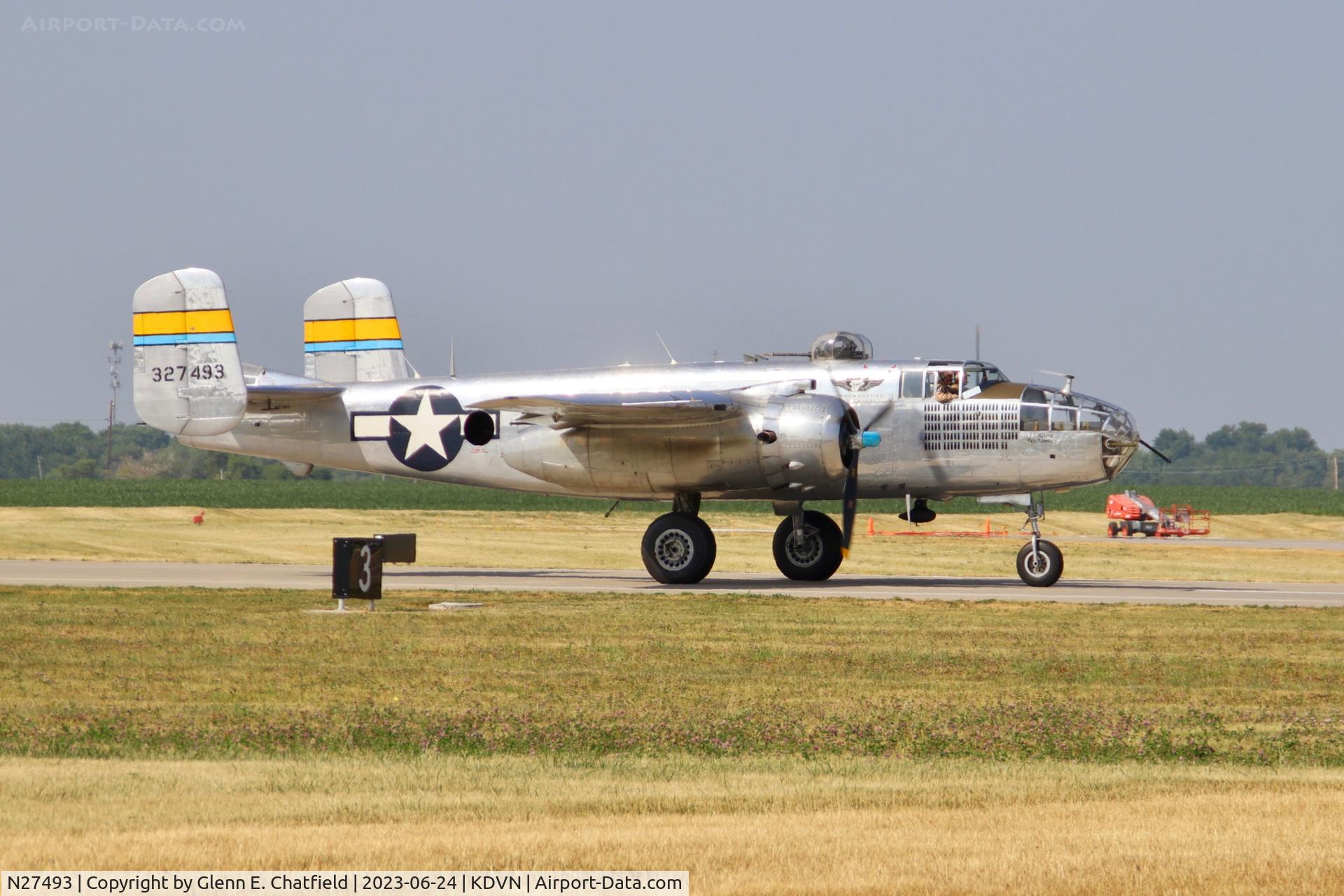 N27493, 1944 North American TB-25K Mitchell C/N 44-29869/108-33144, At the Quad Cities Airshow
