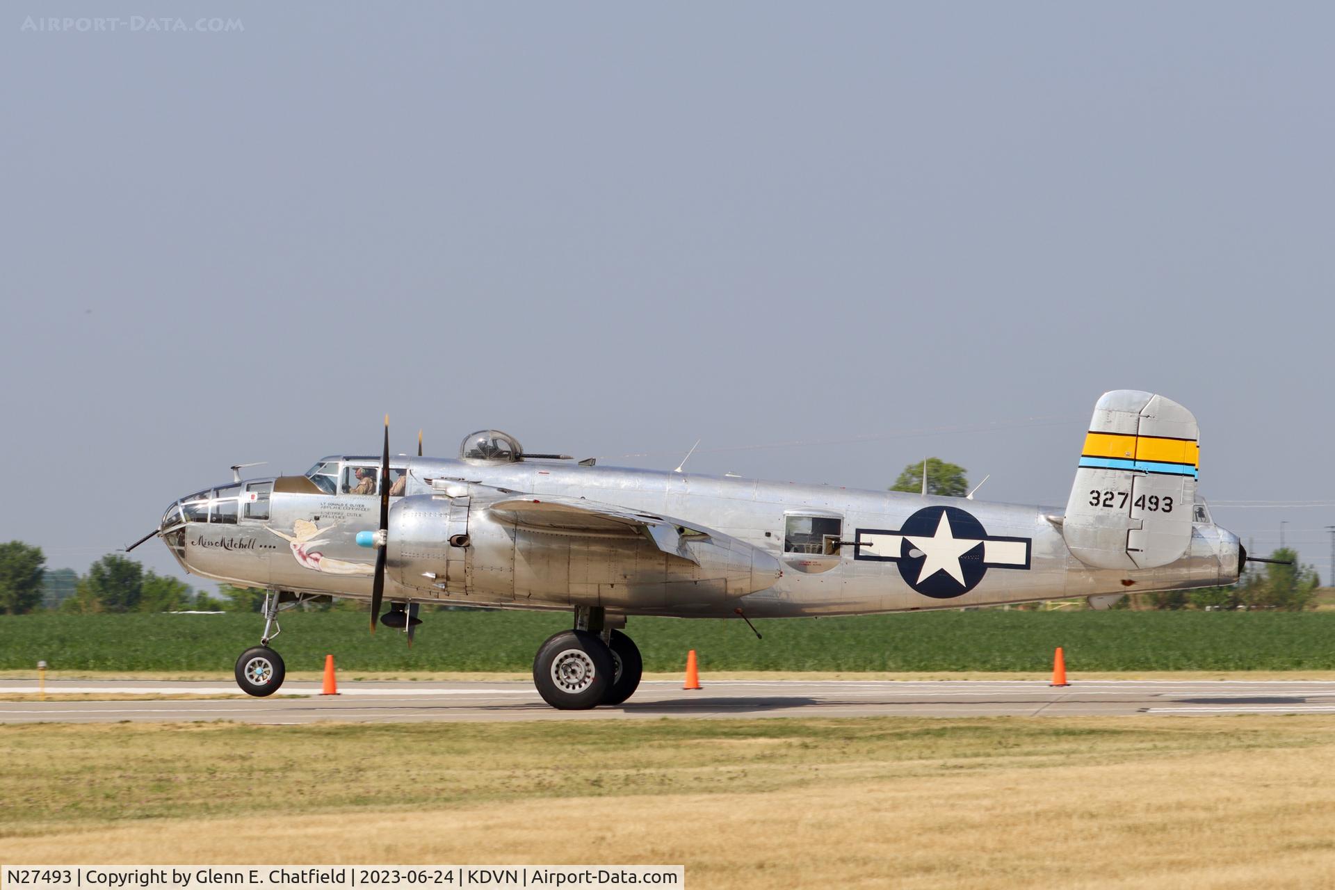 N27493, 1944 North American TB-25K Mitchell C/N 44-29869/108-33144, At the Quad Cities Airshow