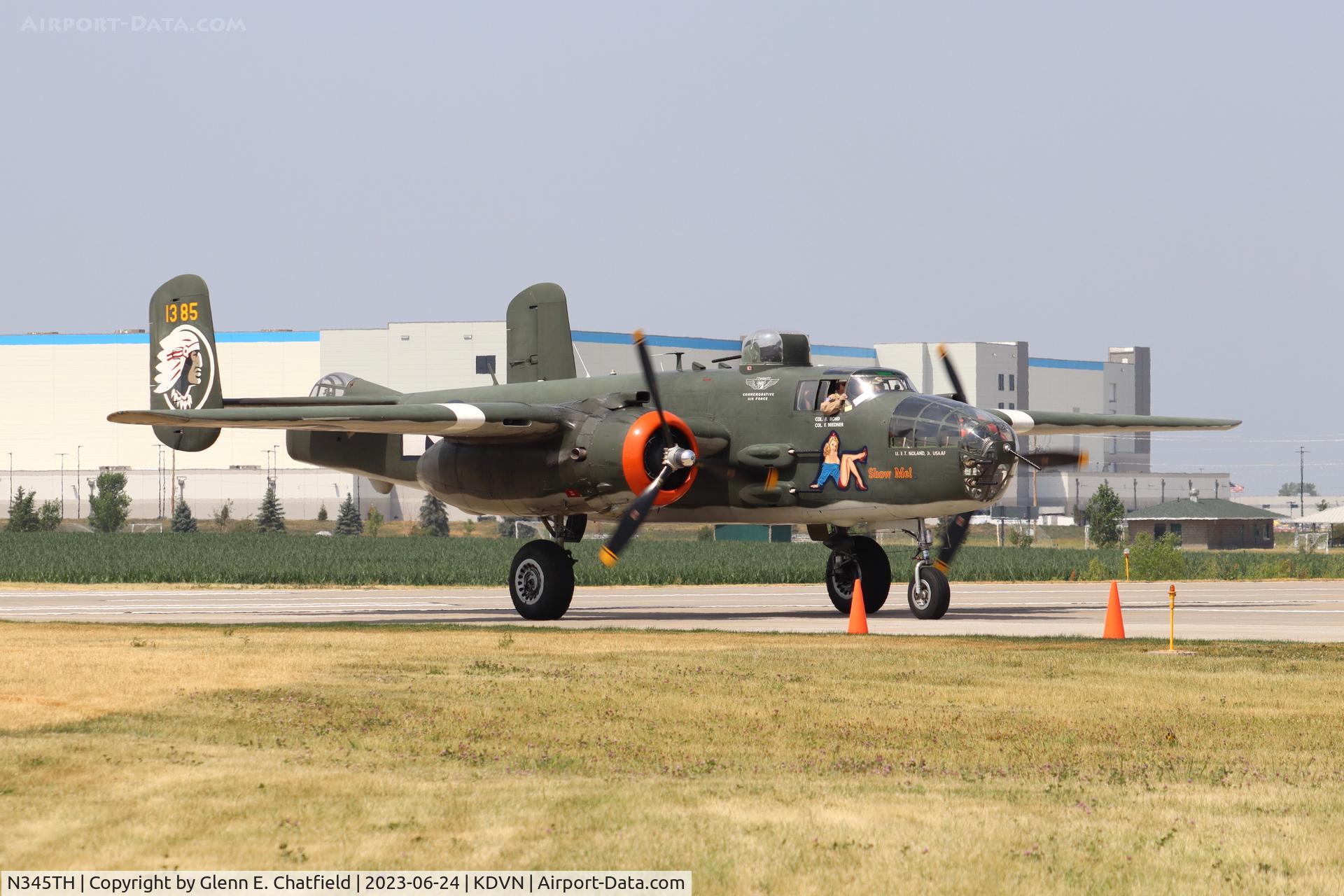 N27493, 1944 North American TB-25K Mitchell C/N 44-29869/108-33144, At the Quad Cities Airshow