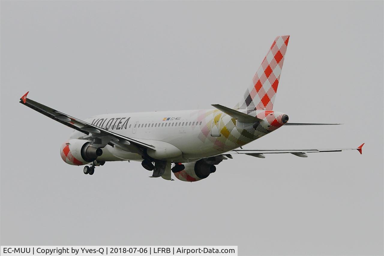 EC-MUU, 2004 Airbus A319-111 C/N 2253, Airbus A319-111, Take off rwy 07R, Brest-Bretagne airport (LFRB-BES)
