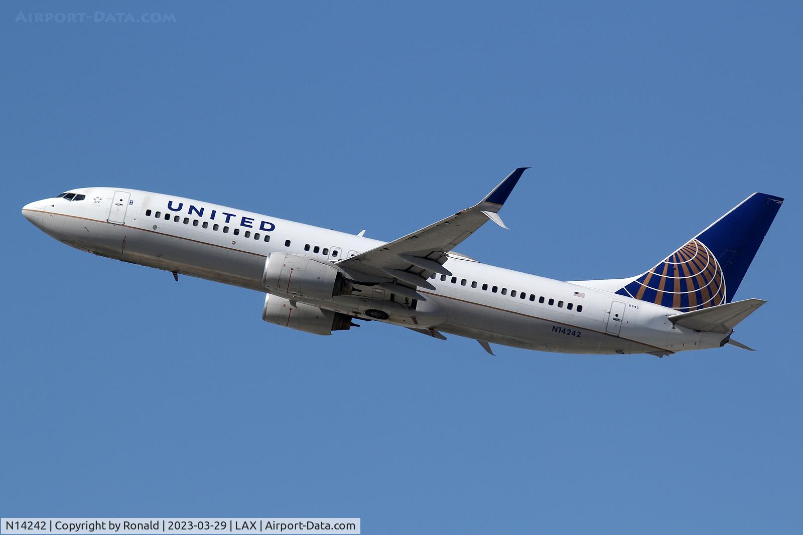 N14242, 1999 Boeing 737-824 C/N 28805, at lax