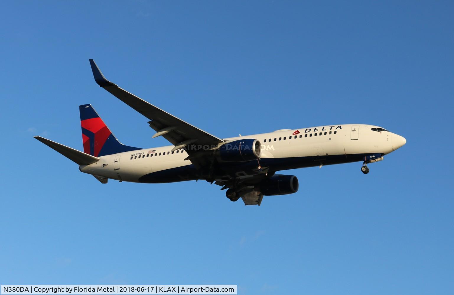 N380DA, 1999 Boeing 737-832 C/N 30266, DAL 738 zx in from SFO