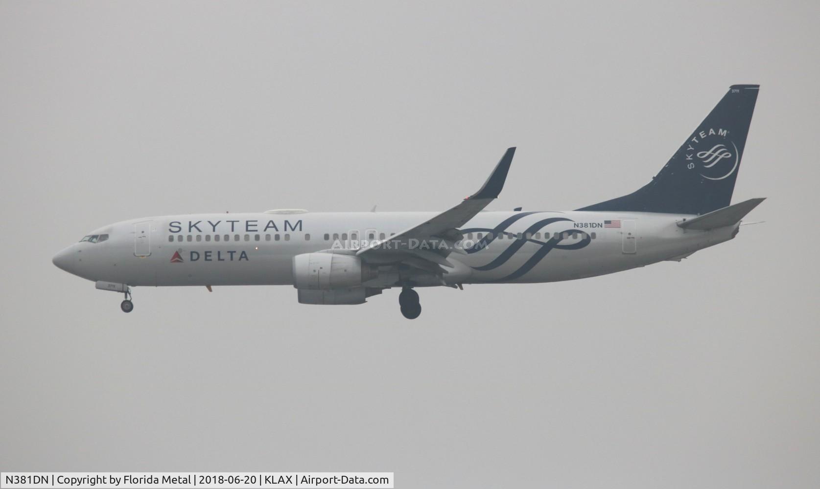 N381DN, 1999 Boeing 737-832 C/N 30350, DAL 738 zx in from PDX