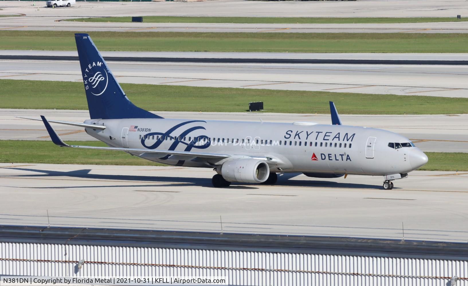 N381DN, 1999 Boeing 737-832 C/N 30350, DAL 738 zx CVG-FLL