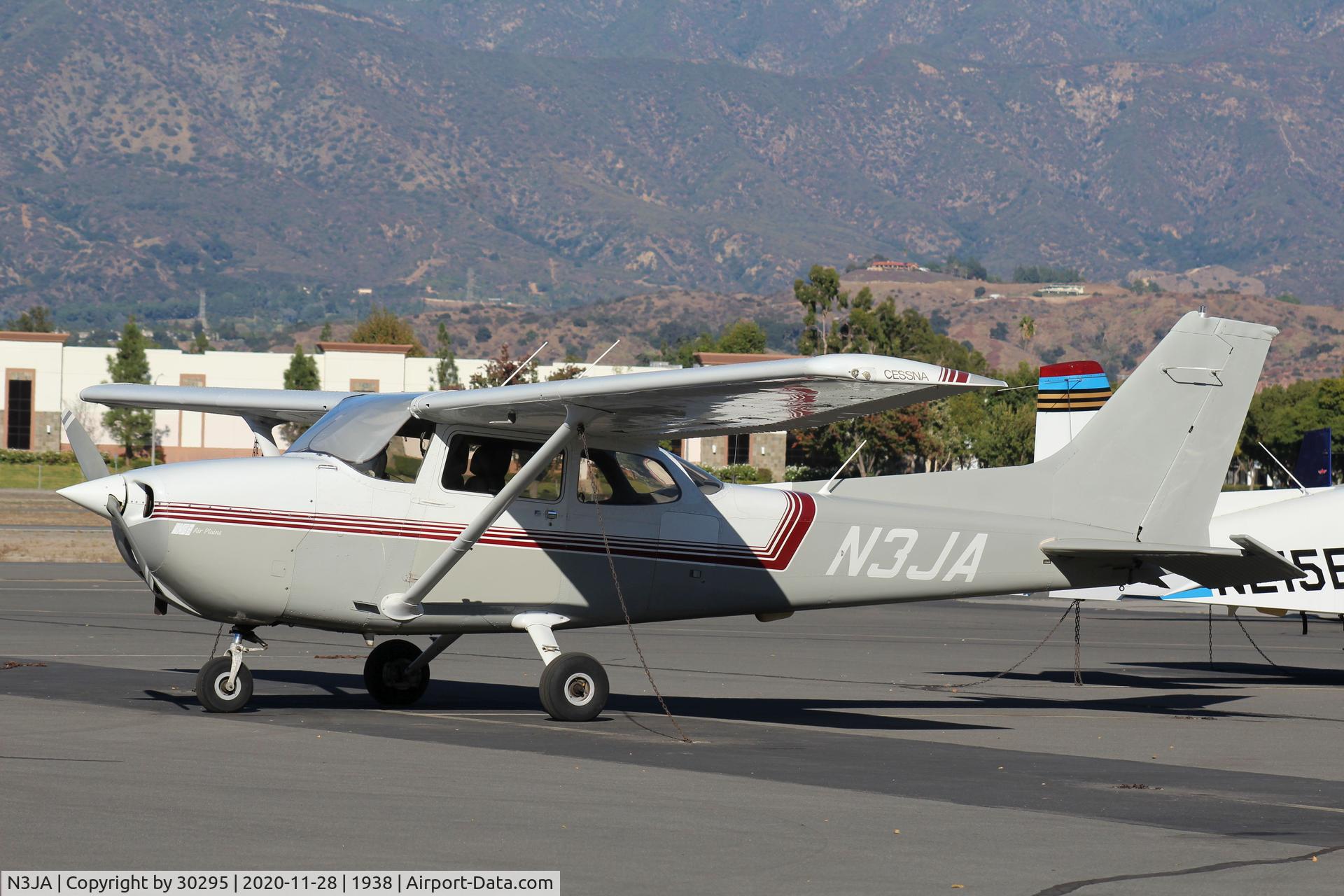 N3JA, 1975 Cessna 172M C/N 17266528, Parked