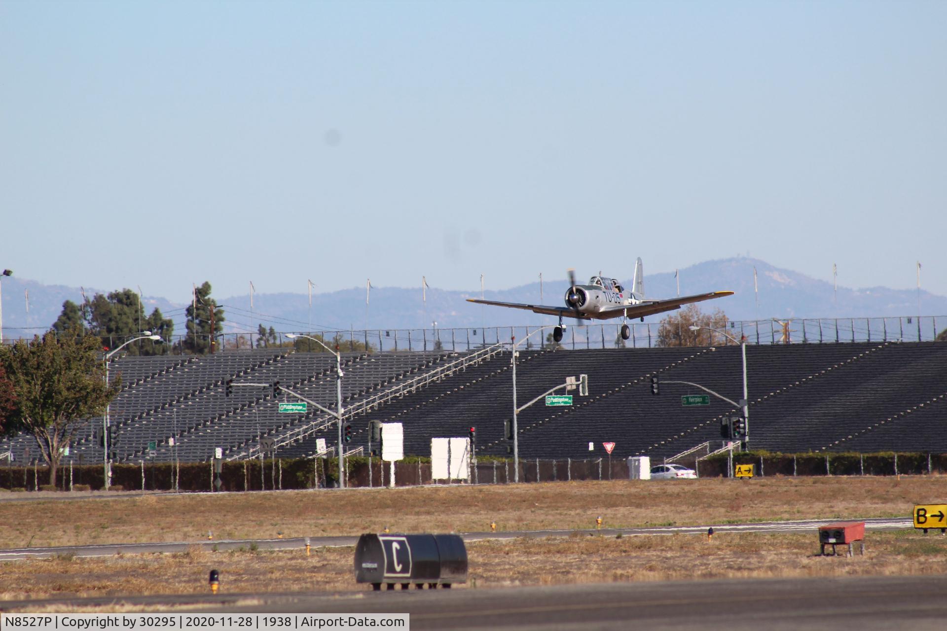 N8527P, 1980 Consolidated Vultee BT-13 C/N 79-758, Landing