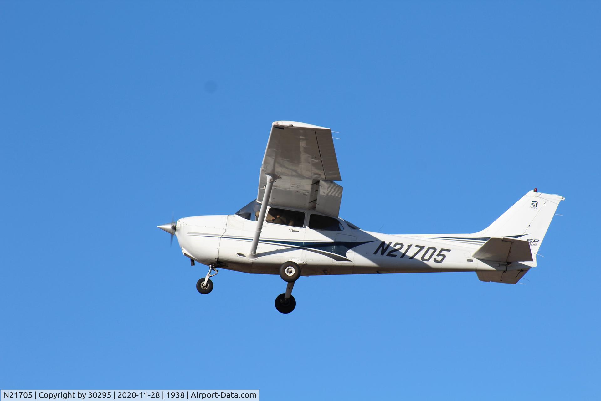 N21705, 2004 Cessna 172S Skyhawk SP C/N 172S9699, In the blue sky