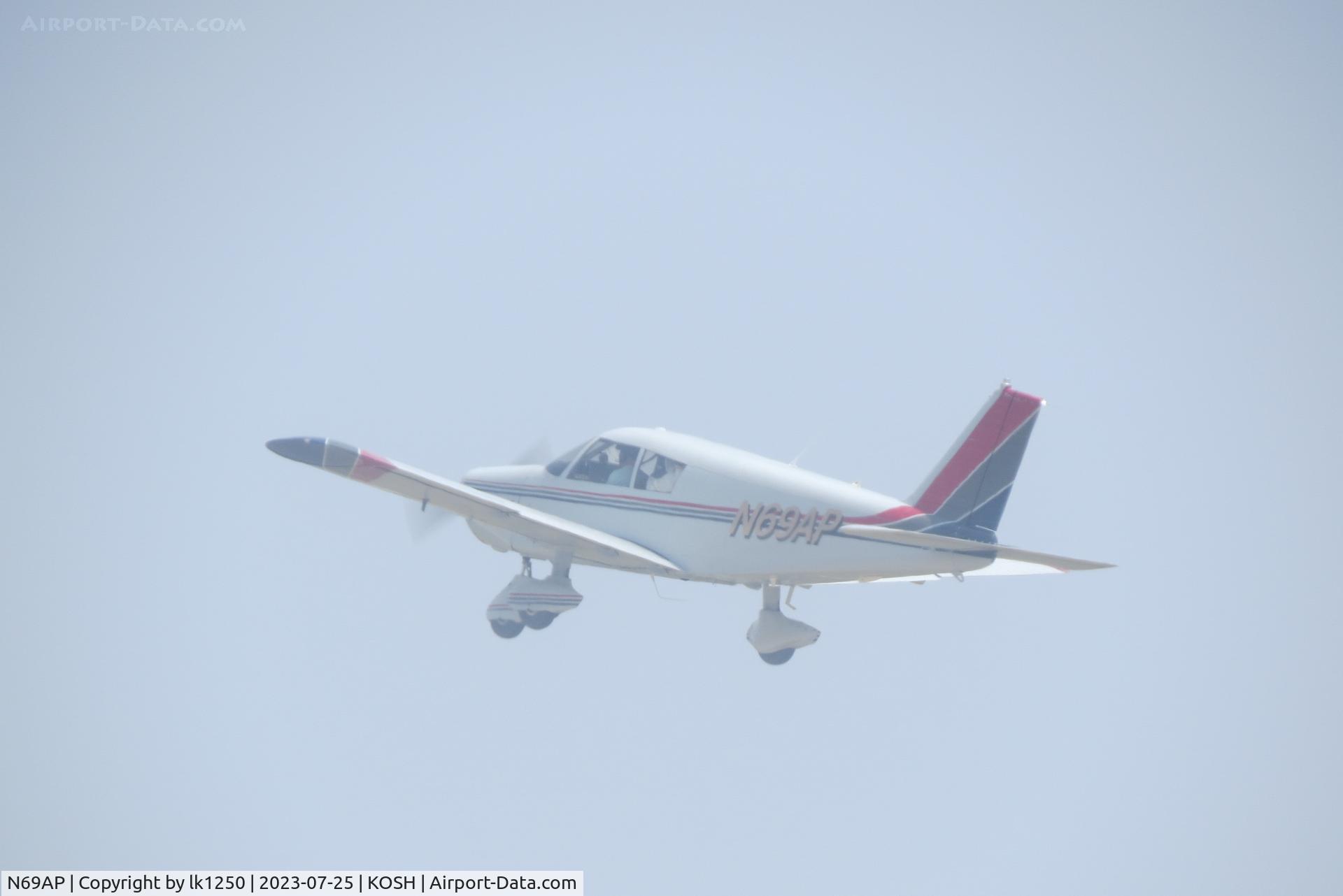 N69AP, 1969 Piper PA-28-140 C/N 28-25658, This Piper PA-28-140 left EAA Air Venture