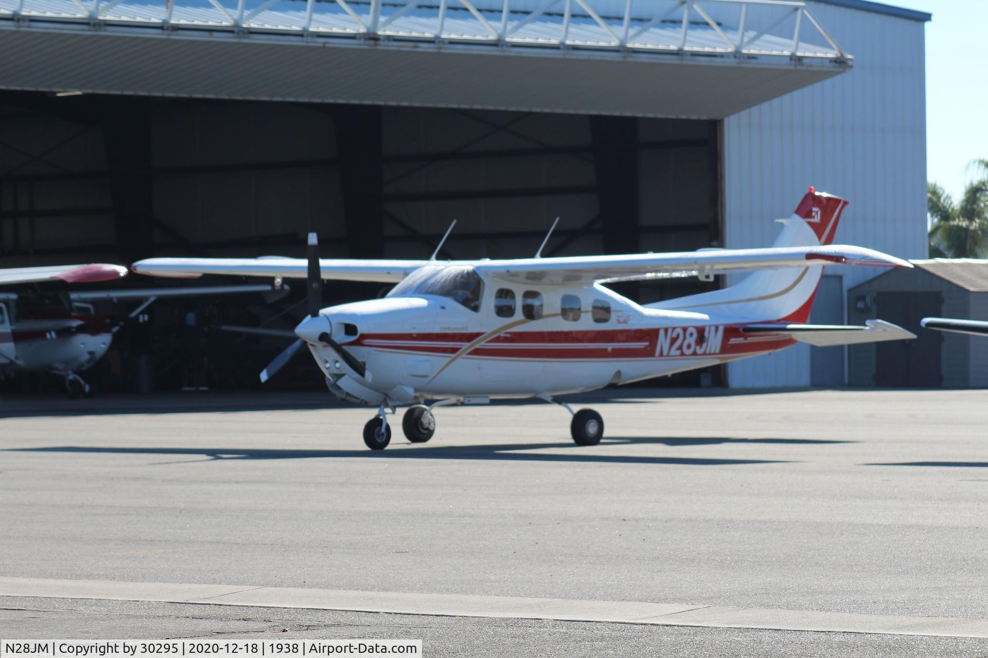 N28JM, 1979 Cessna P210N Pressurised Centurion C/N P21000431, Starting up
