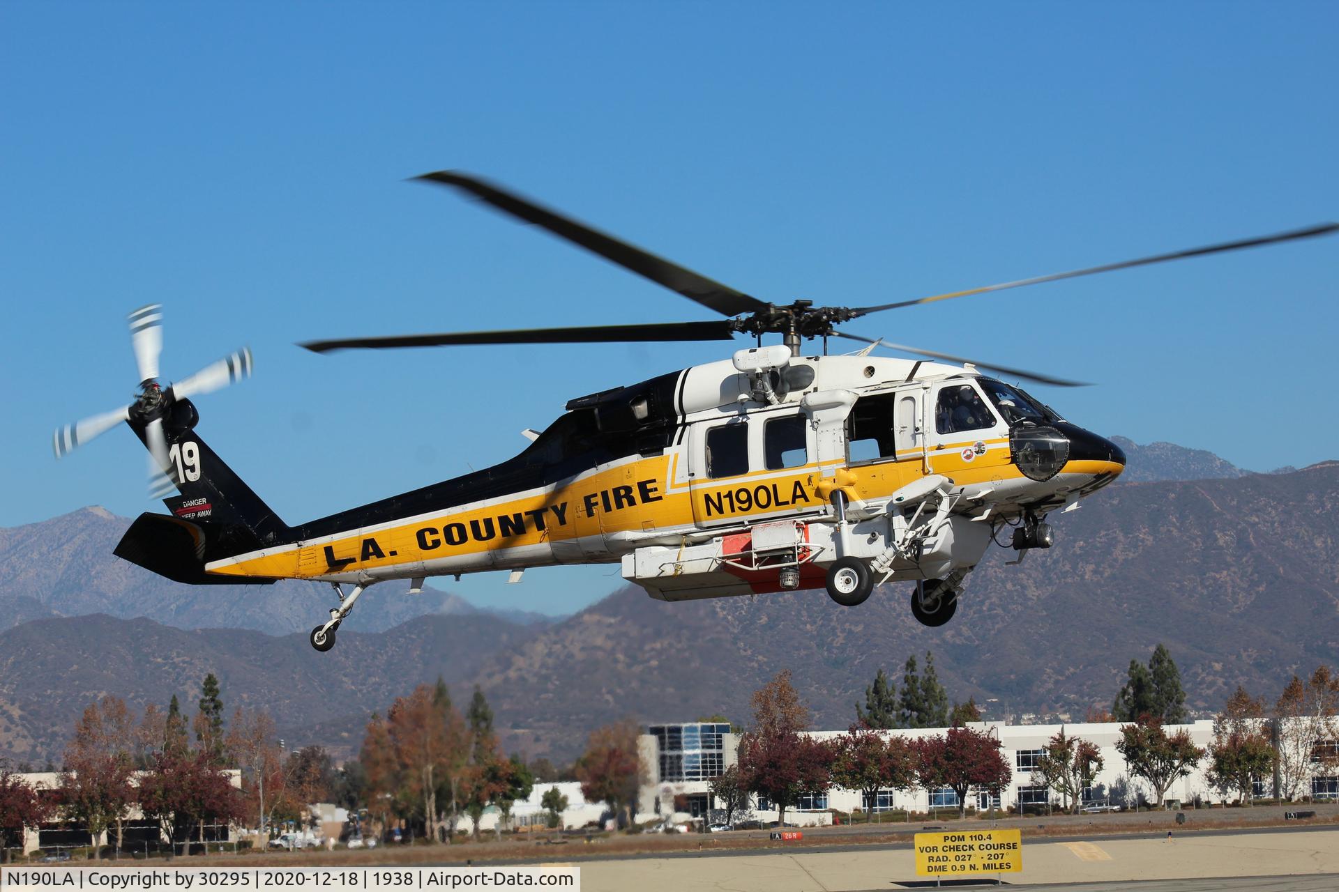 N190LA, Sikorsky S-70A Firehawk C/N 702479, Airbourne