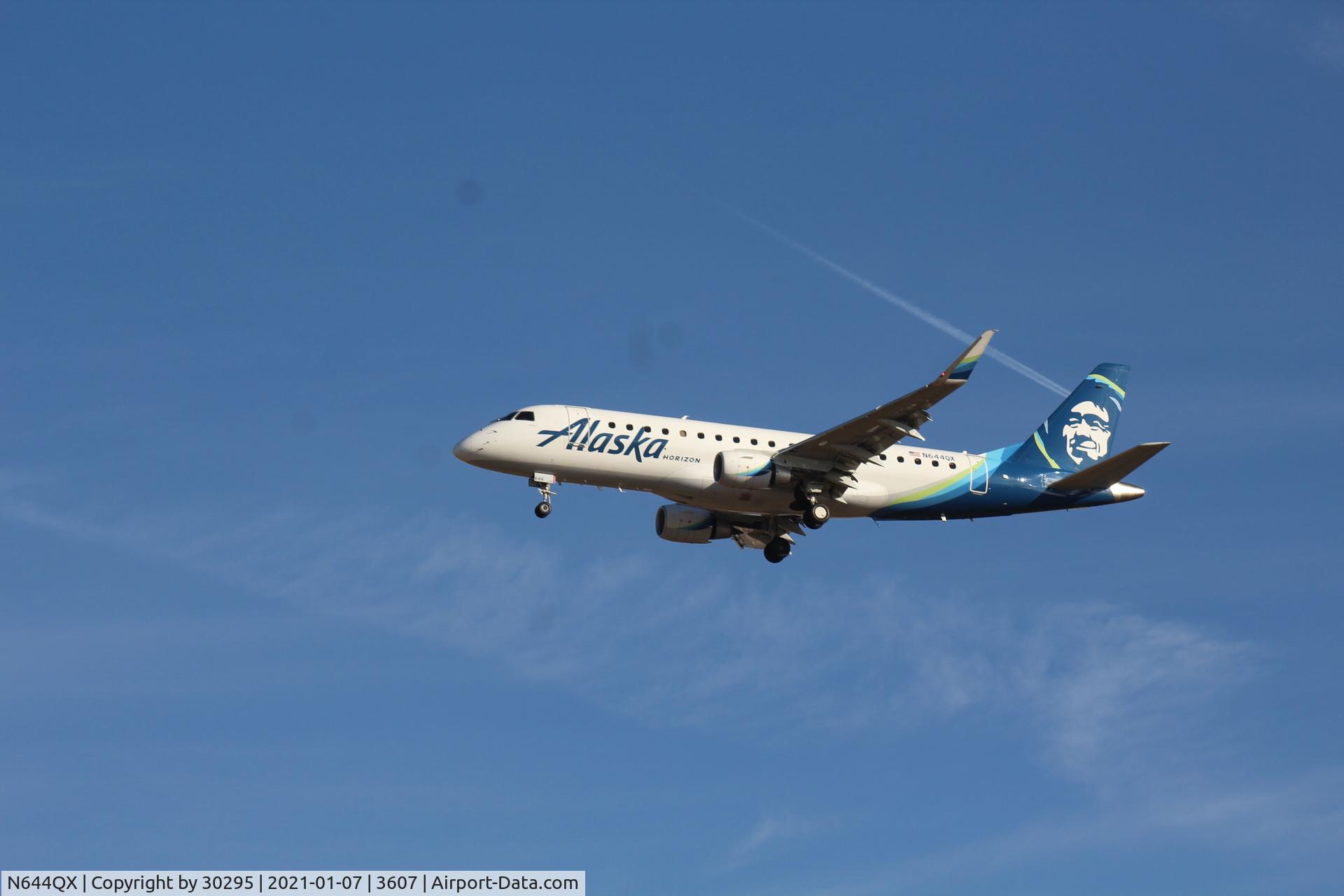 N644QX, 2018 Embraer ERJ-175 (ERJ-170-200LR) C/N 17000767, Lifting off